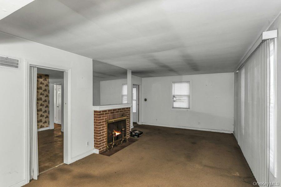 #4 photo, 252 Toronto Avenue, Massapequa , NY 11758