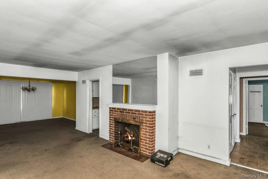 #5 photo, 252 Toronto Avenue, Massapequa , NY 11758