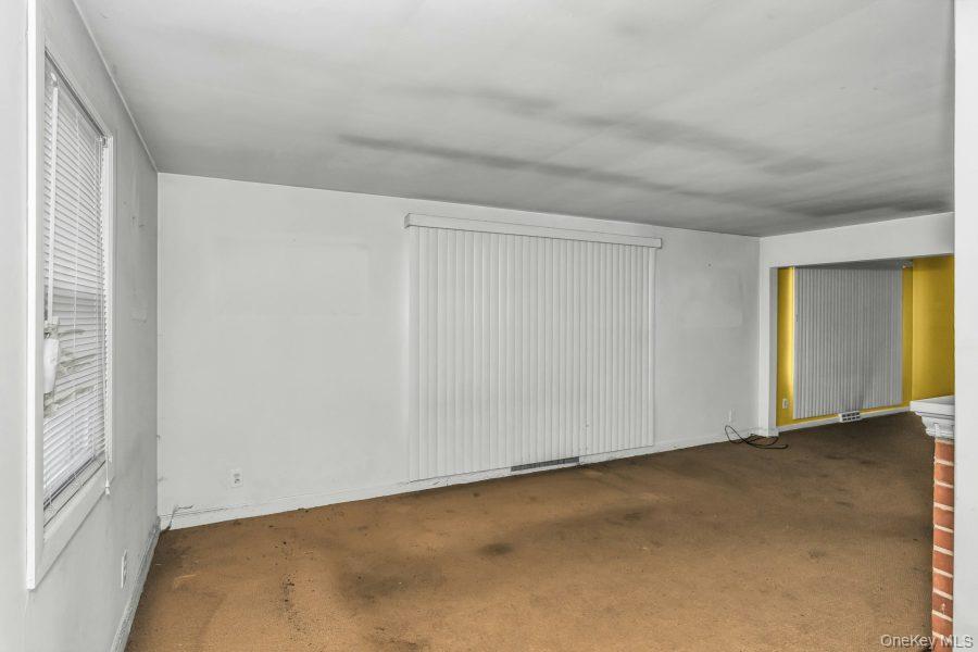 #6 photo, 252 Toronto Avenue, Massapequa , NY 11758