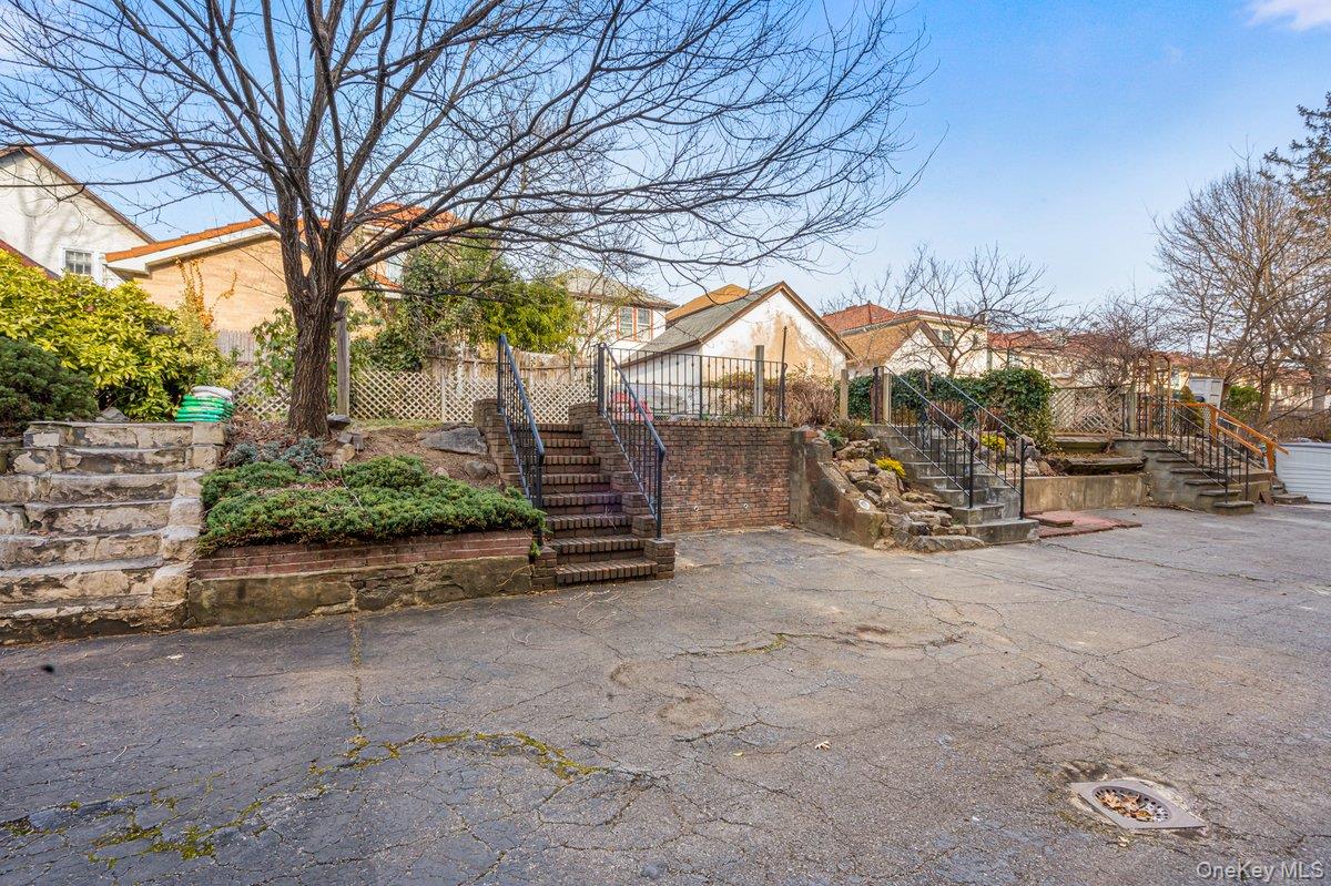 #17 photo, 68-17 Groton Street, Forest Hills , NY 11375