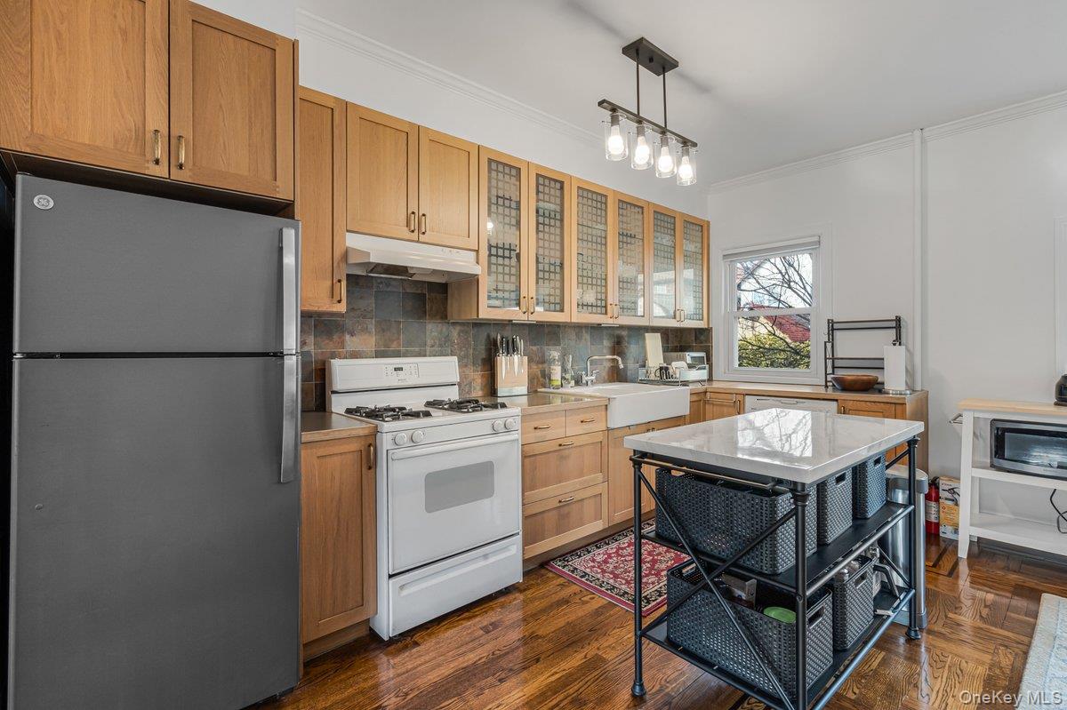 #6 photo, 68-17 Groton Street, Forest Hills , NY 11375