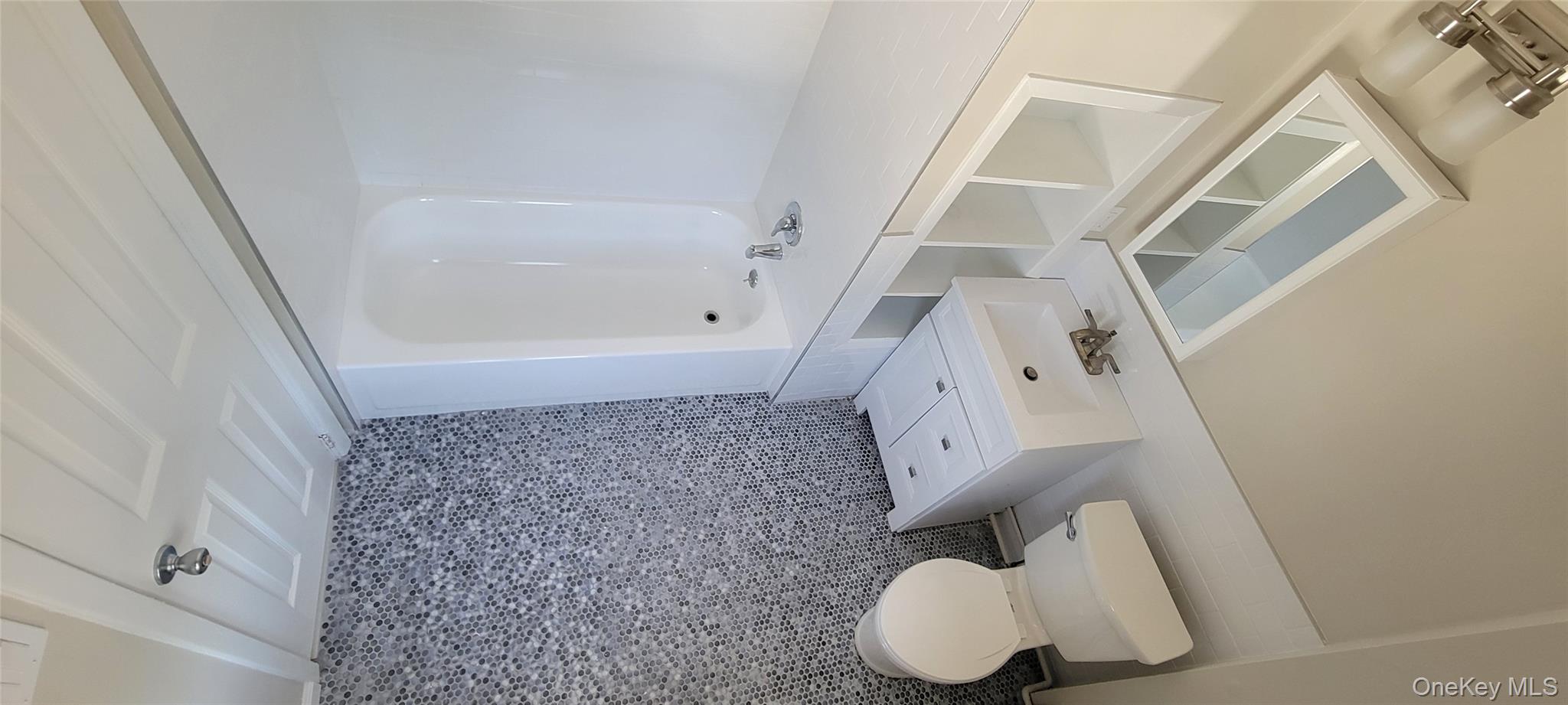 #6 photo, 463-465 Main St, Islip , NY 11751