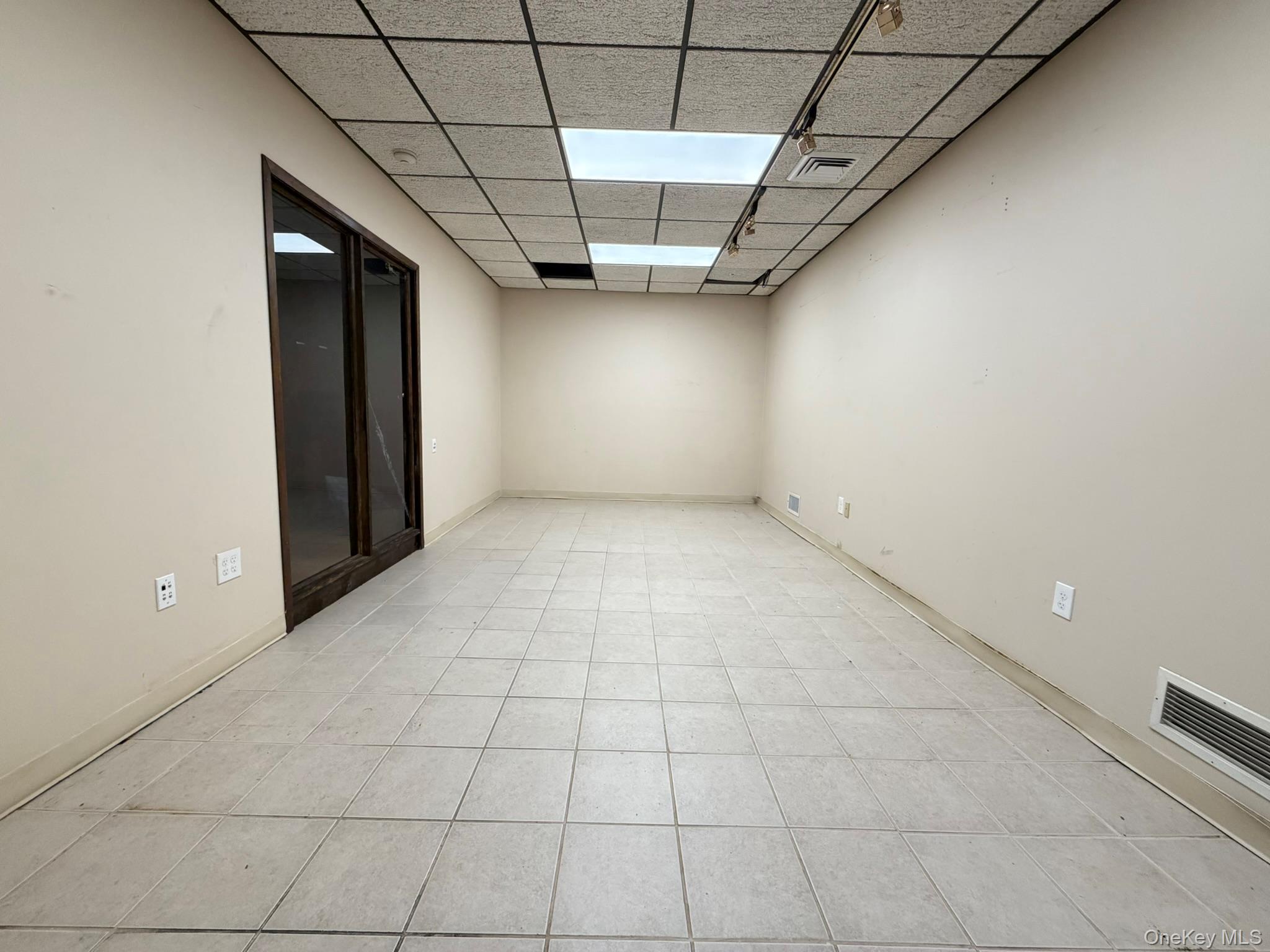 #9 photo, 86 Front Street, מחוז נסאו Hempstead , NY 11550