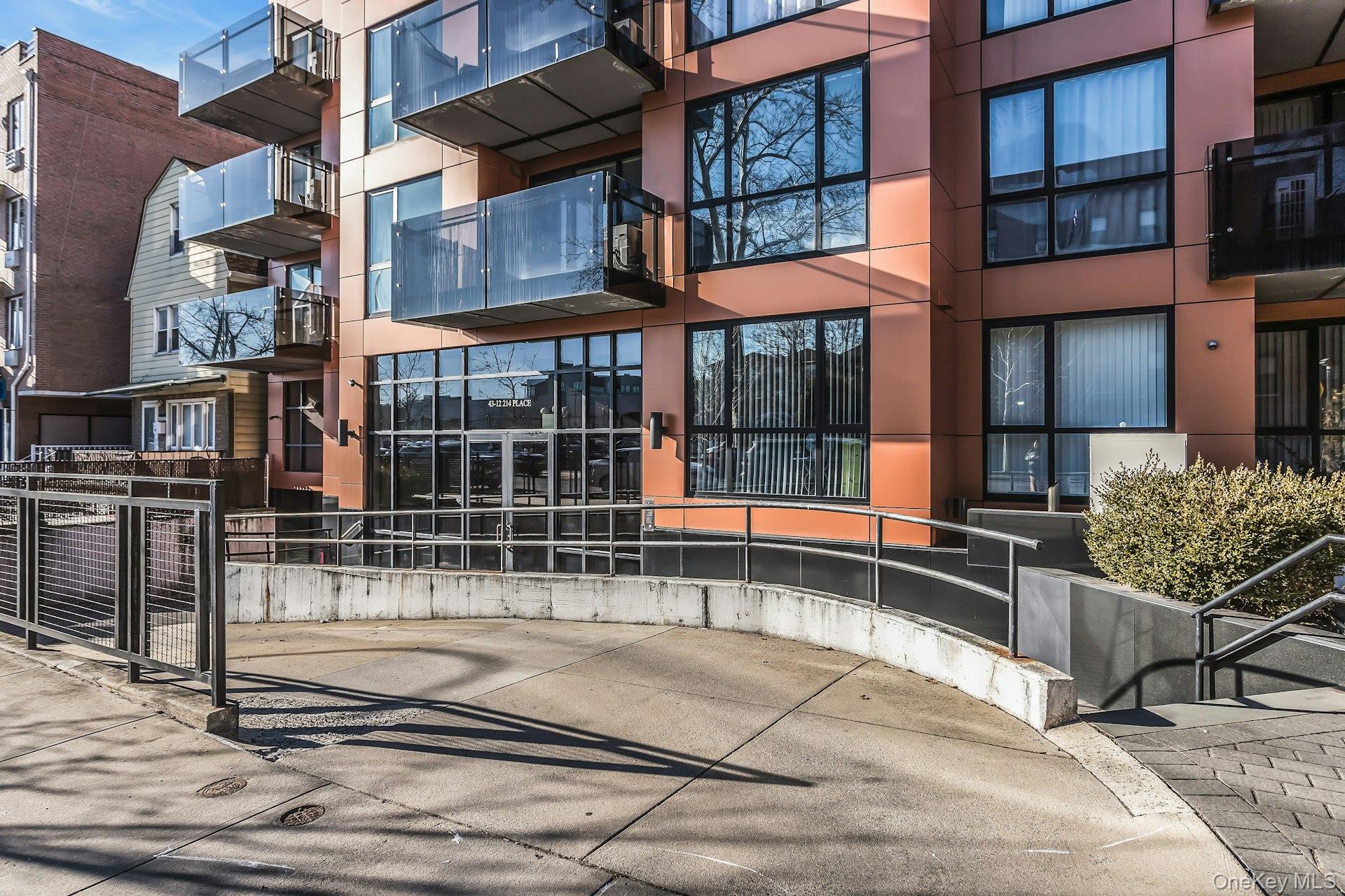 #12 photo, 43-12 214th Place, קווינס Bayside , NY 11361