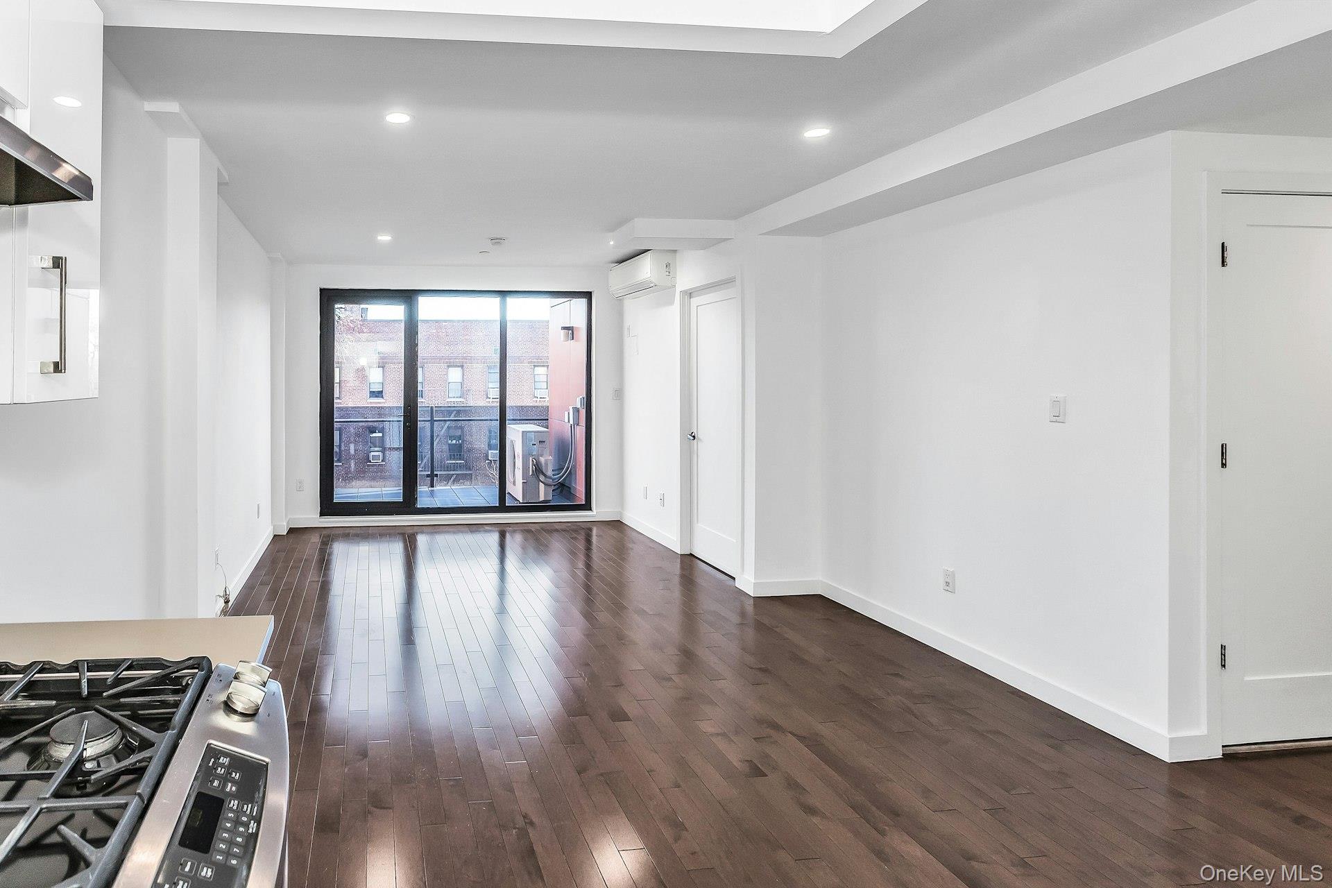 #5 photo, 43-12 214th Place, קווינס Bayside , NY 11361