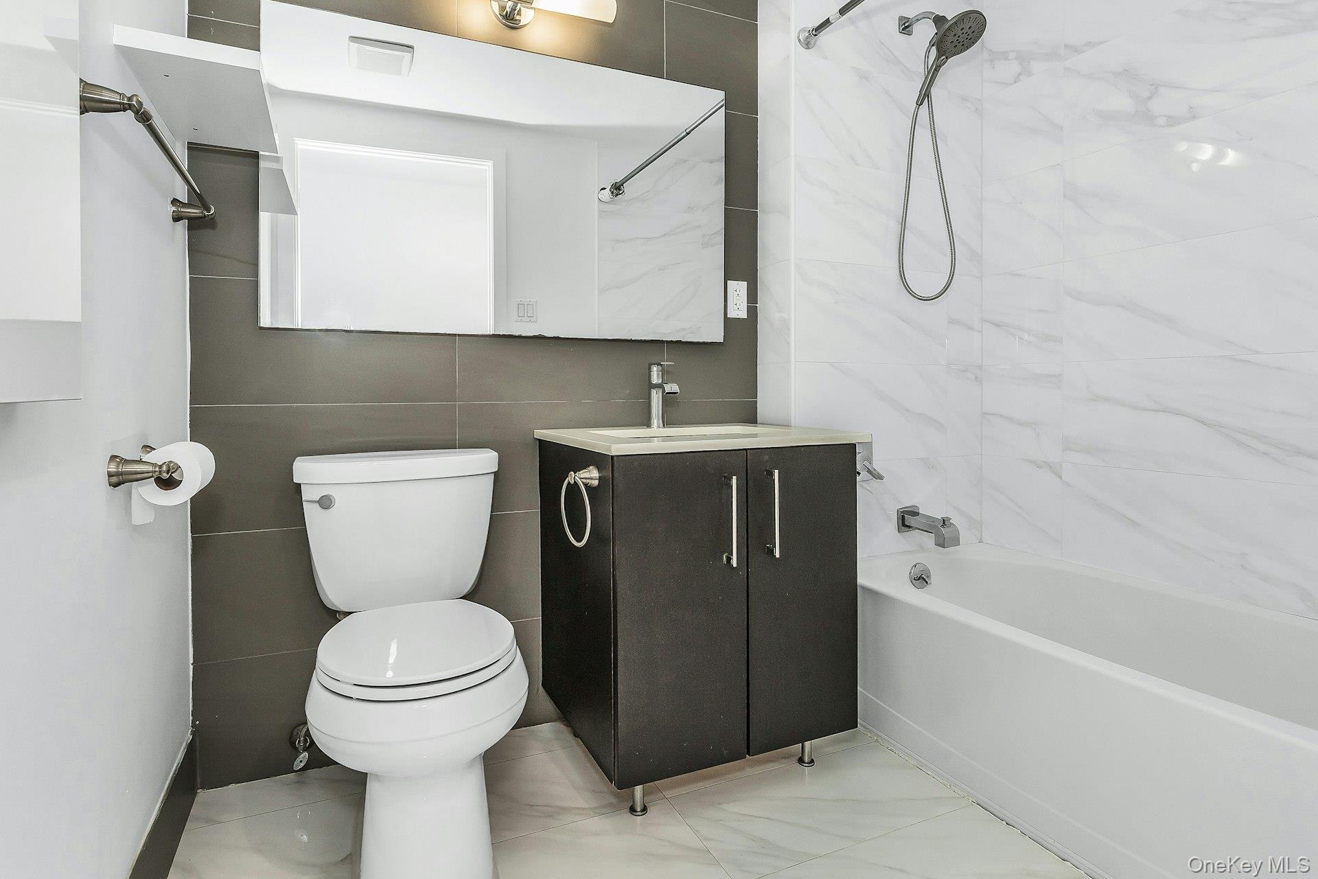 #9 photo, 43-12 214th Place, קווינס Bayside , NY 11361