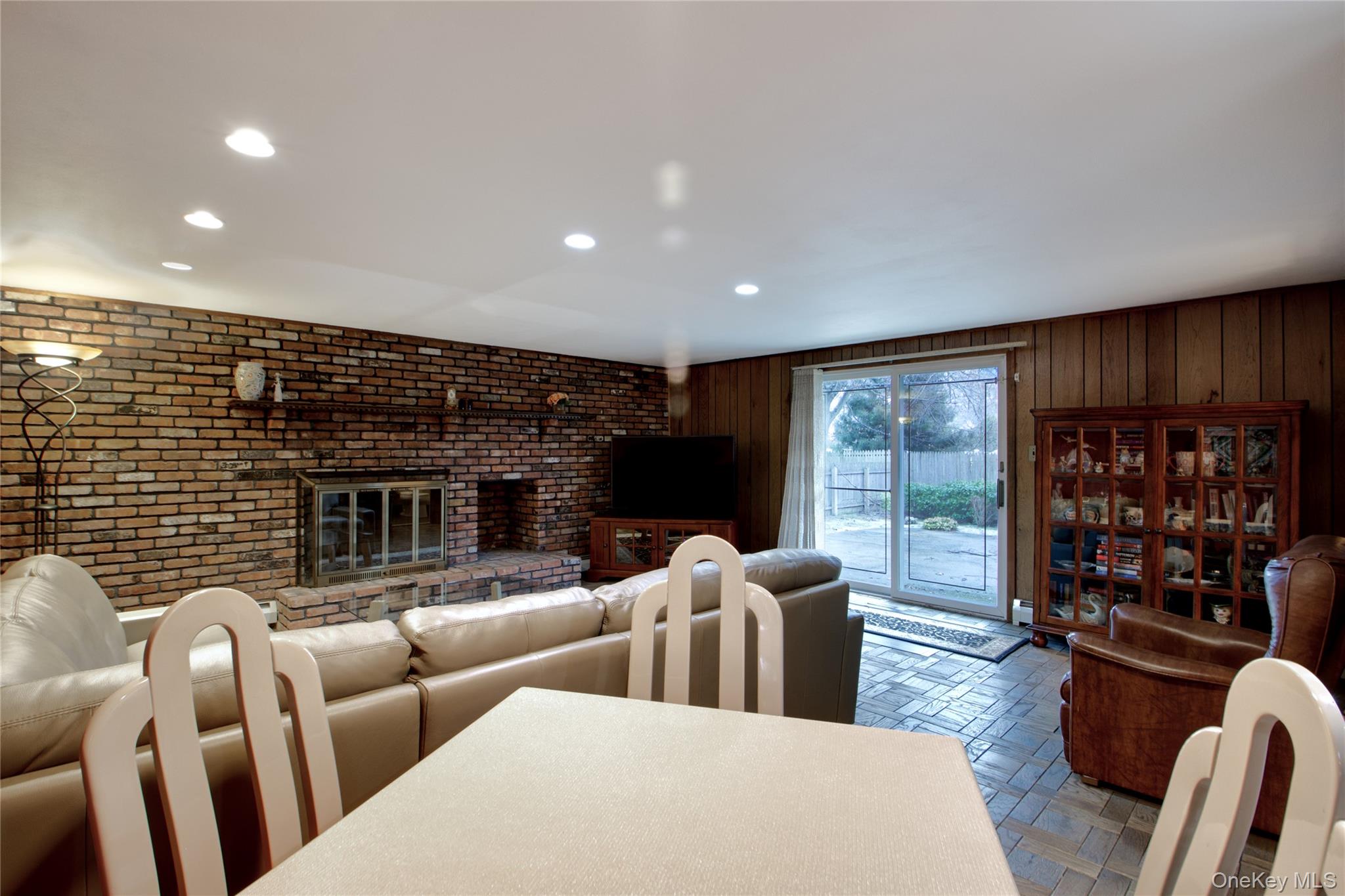 #16 photo, 1066 Cedarhurst Street, 롱 아일랜드 Valley Stream , NY 11581