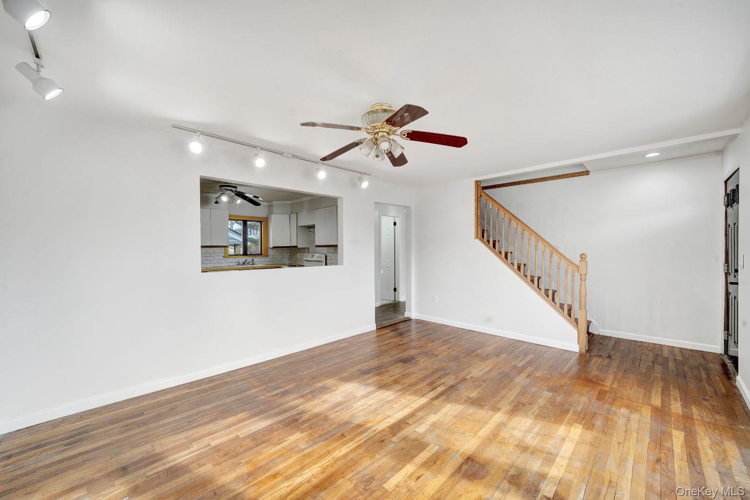 #10 photo, 450 Rhodes Lane, West Hempstead , NY 11552