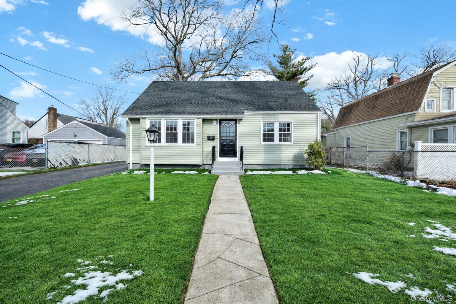 #2 photo, 450 Rhodes Lane, West Hempstead , NY 11552