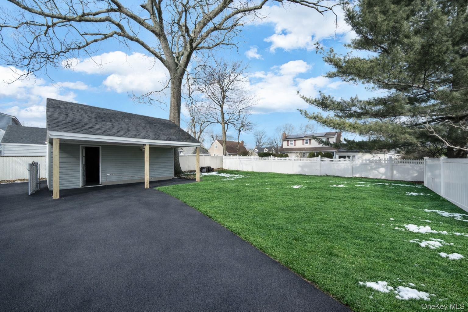 #4 photo, 450 Rhodes Lane, West Hempstead , NY 11552