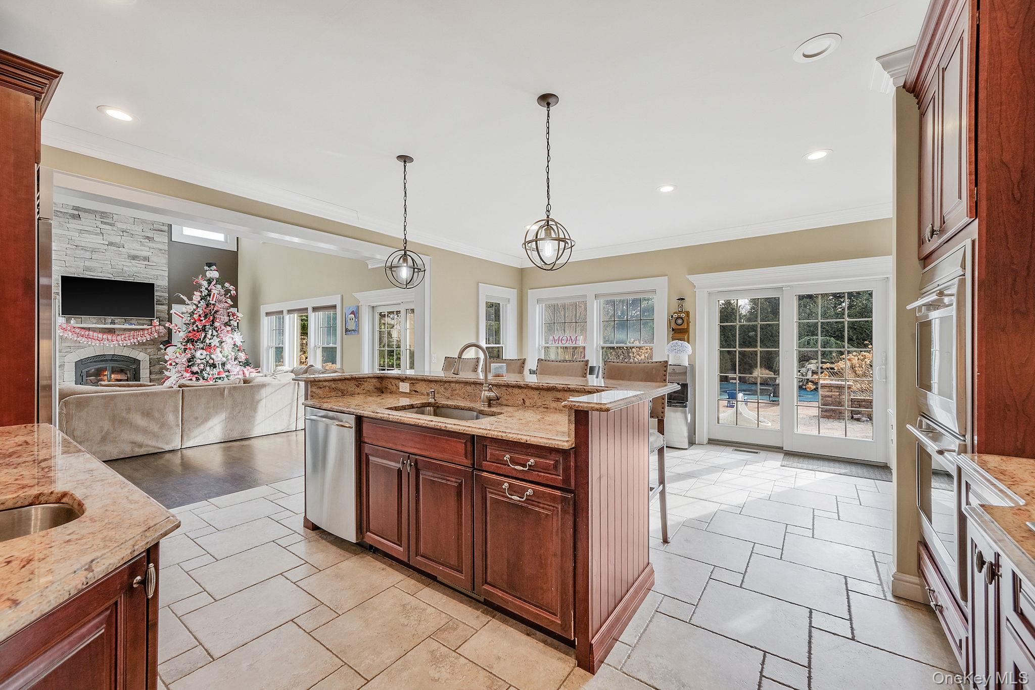 #8 photo, 30 Hampton Drive, מחוז סאפוק Center Moriches , NY 11934