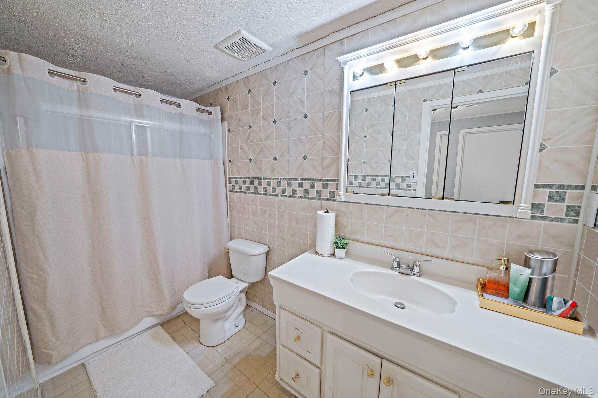 #18 photo, 202 Birchwood Road, 롱 아일랜드 Medford , NY 11763