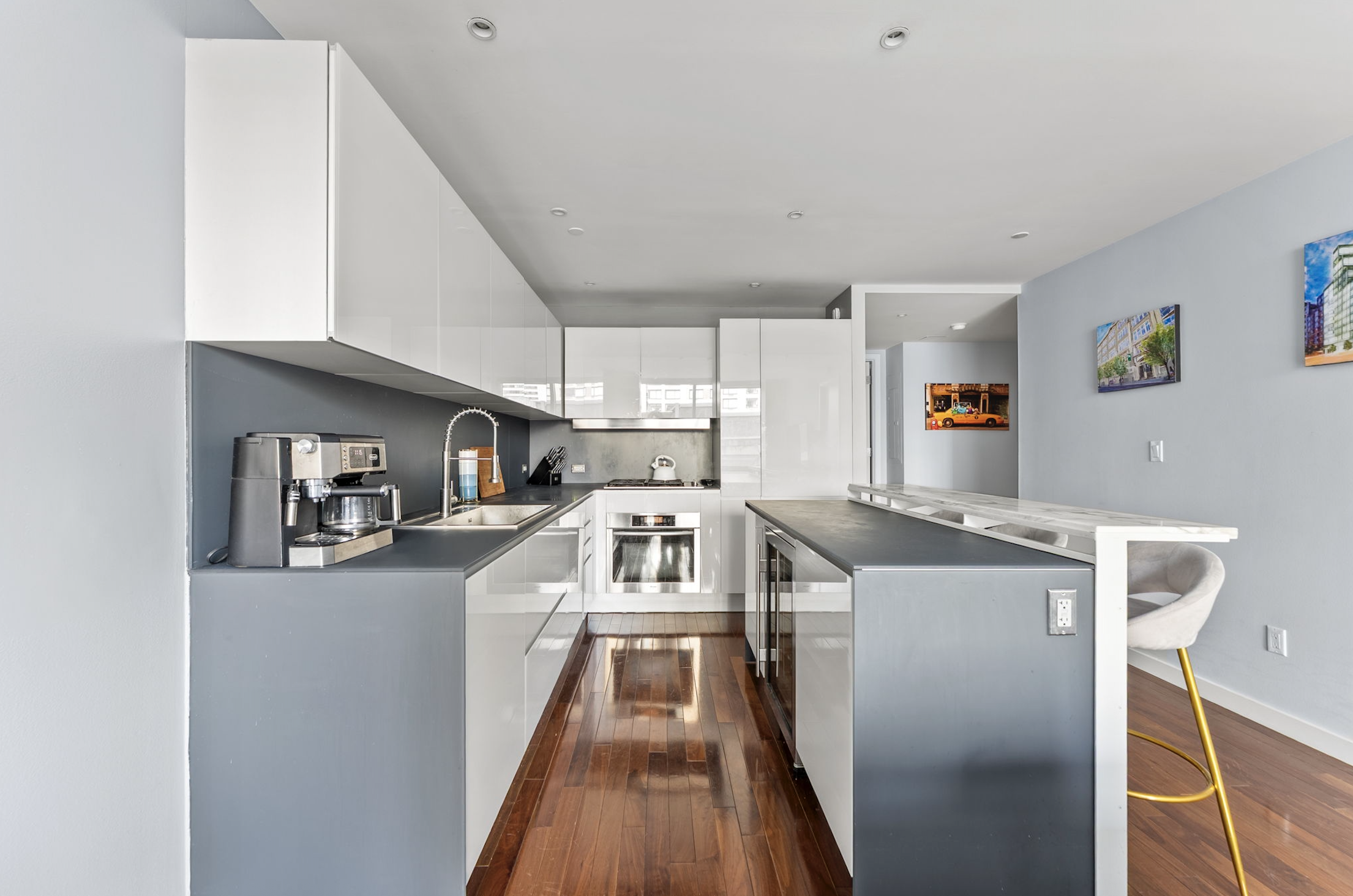 #6 photo, 166 W 18th Street, Chelsea , NY 10011