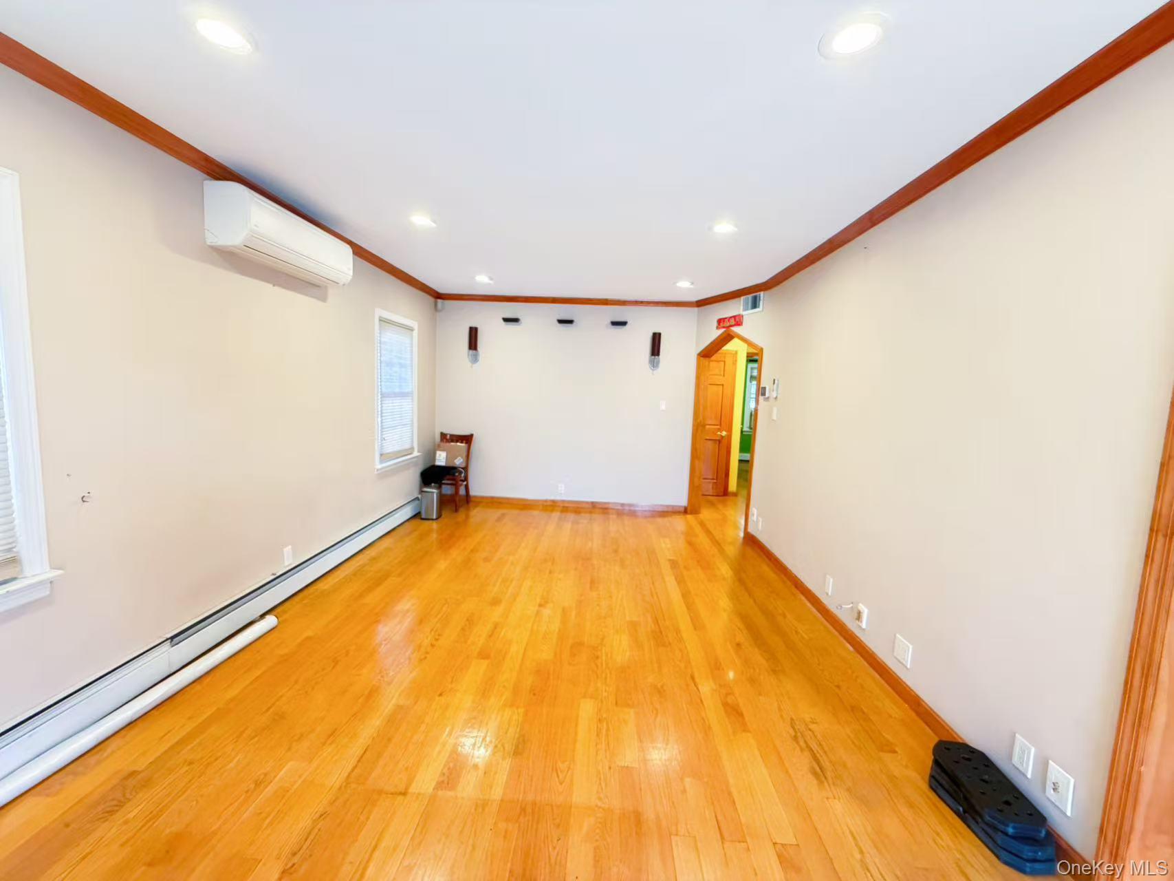 #10 photo, 58-27 197th Street, קווינס Fresh Meadows , NY 11365