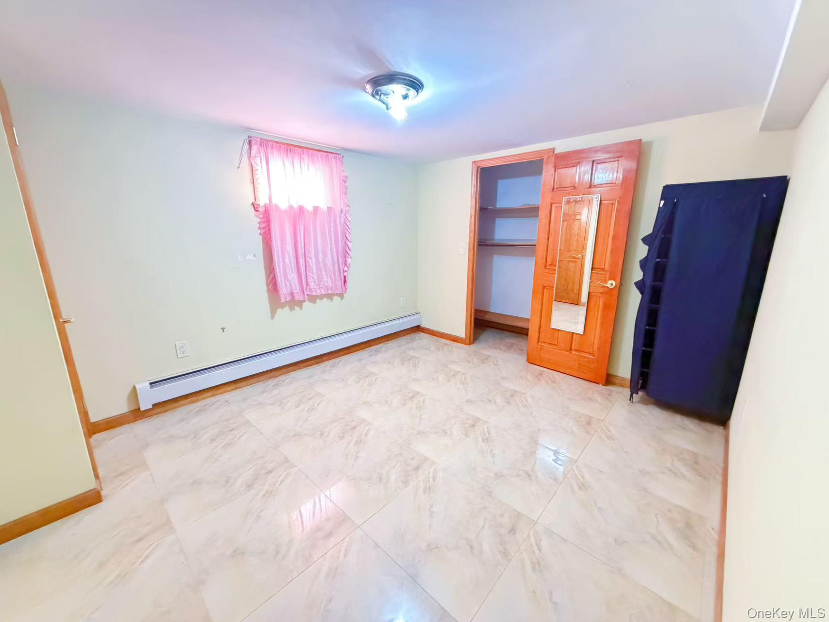 #11 photo, 58-27 197th Street, קווינס Fresh Meadows , NY 11365