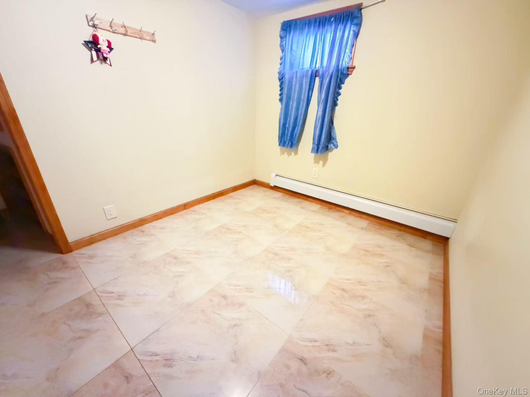 #12 photo, 58-27 197th Street, קווינס Fresh Meadows , NY 11365