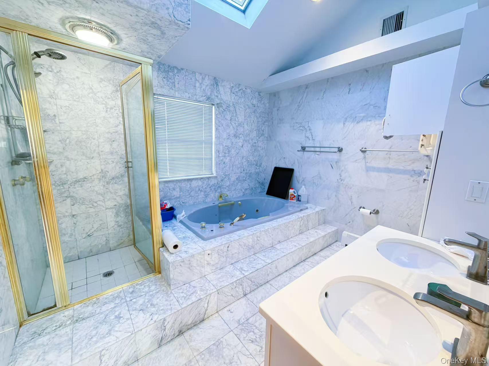 #13 photo, 58-27 197th Street, קווינס Fresh Meadows , NY 11365