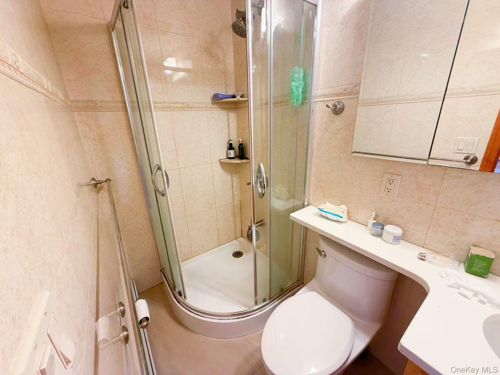 #14 photo, 58-27 197th Street, קווינס Fresh Meadows , NY 11365