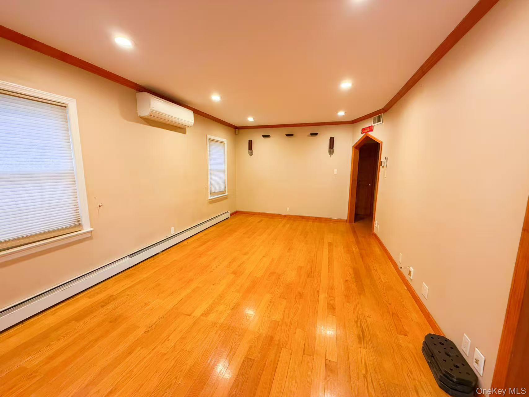 #16 photo, 58-27 197th Street, קווינס Fresh Meadows , NY 11365