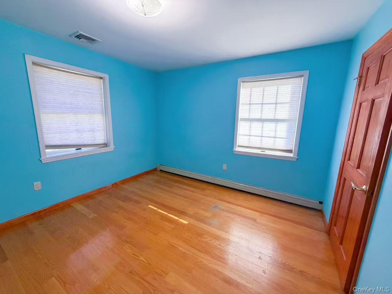 #7 photo, 58-27 197th Street, קווינס Fresh Meadows , NY 11365