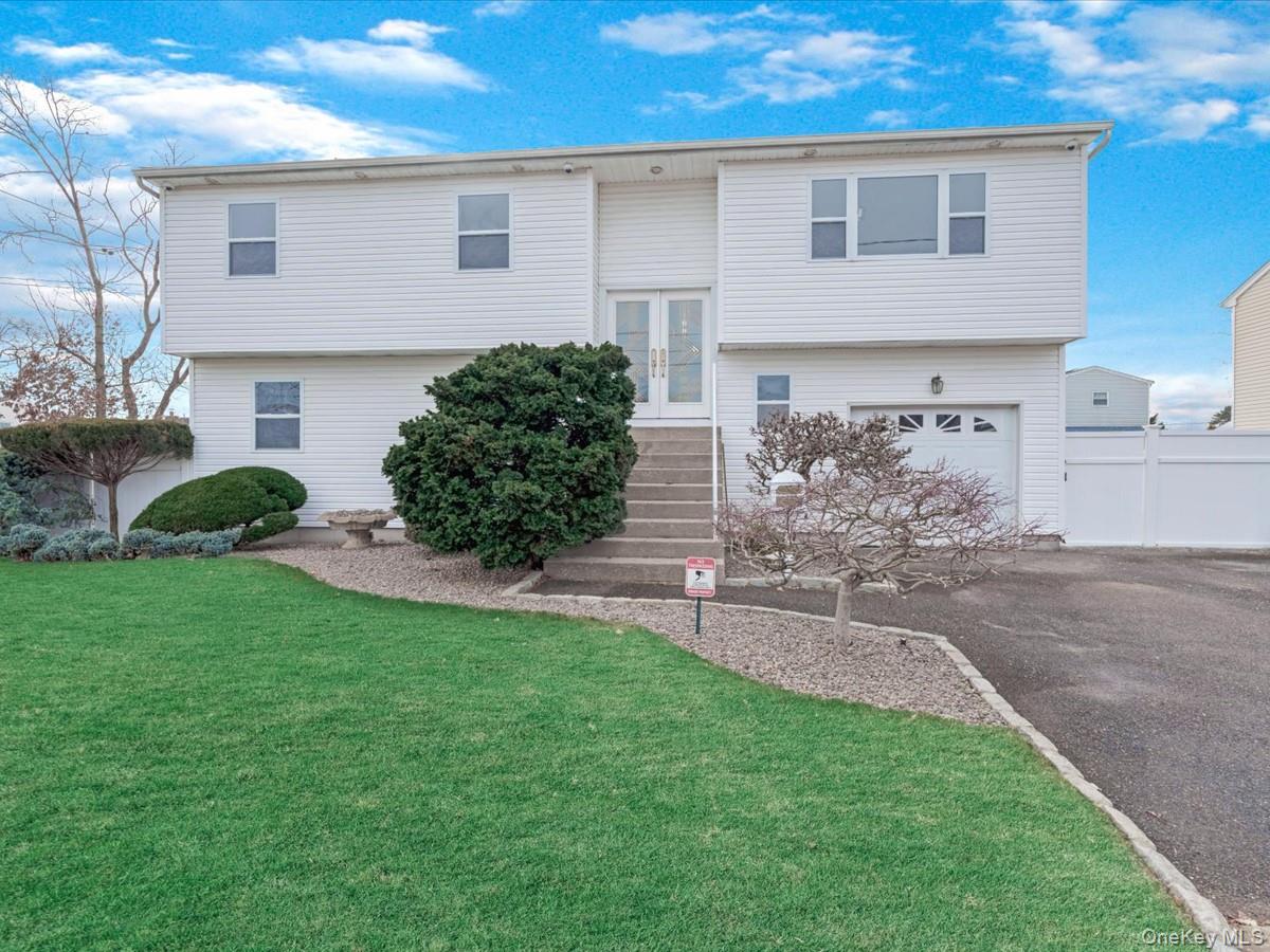 #1 photo, 610 Windmill Avenue, West Babylon , NY 11704