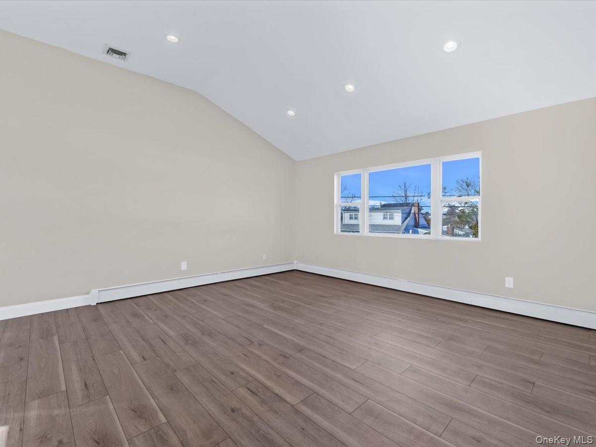 #4 photo, 610 Windmill Avenue, West Babylon , NY 11704