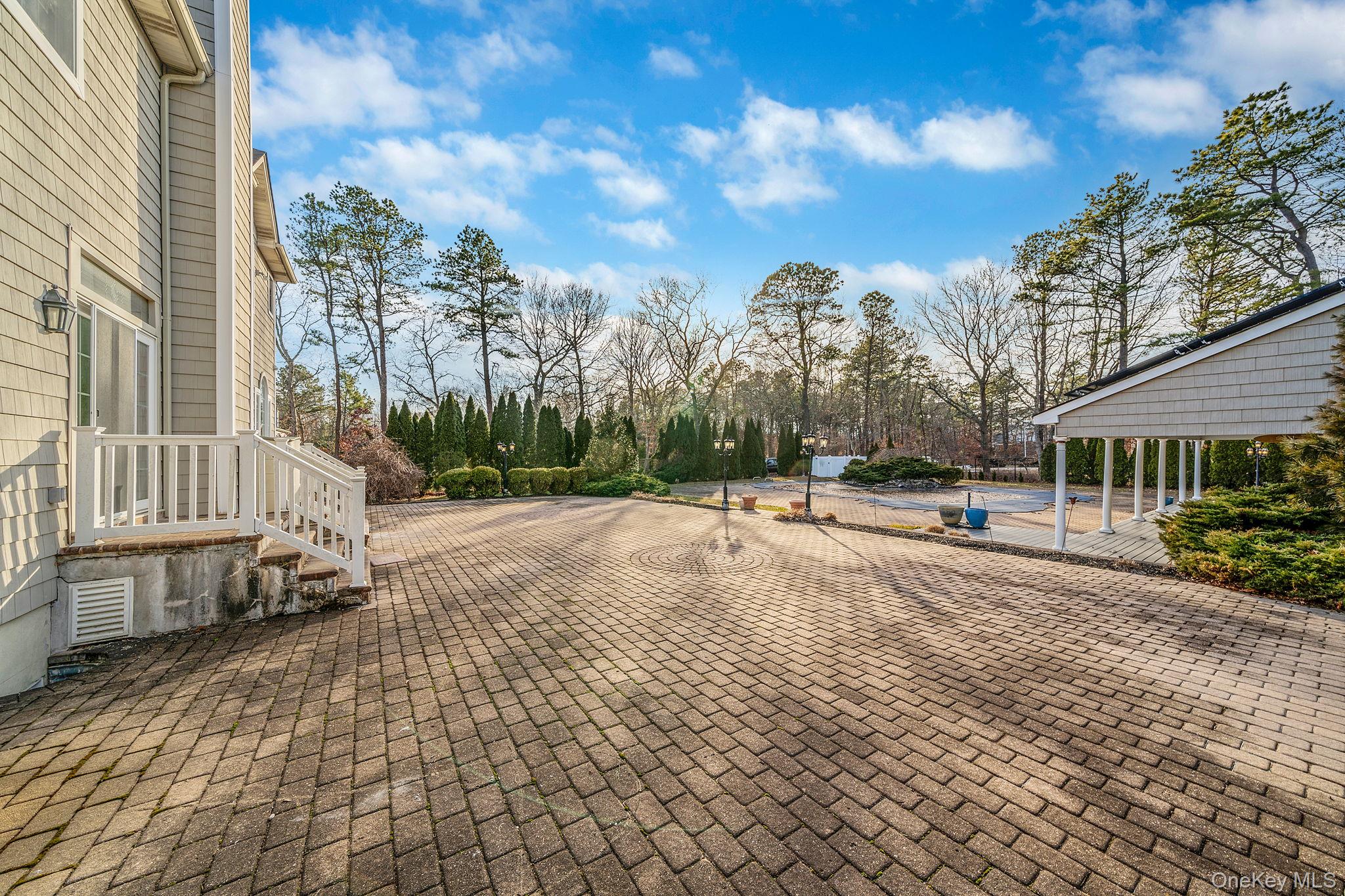 #13 photo, 44 E Margin Road, सफ़ोक काउंटी Ridge , NY 11961