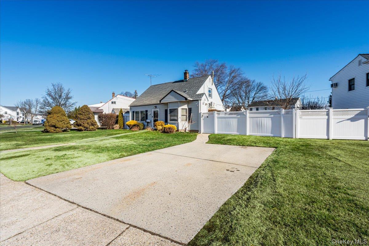 #20 photo, 57 Pond Lane, Levittown , NY 11756