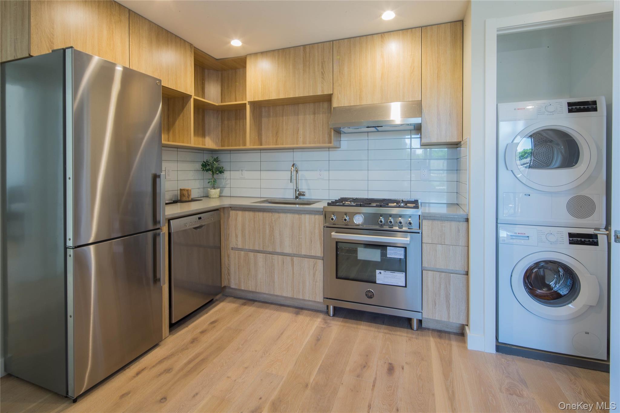 #6 photo, 14-33 31st Avenue, Куинс ‖ Astoria , NY 11106