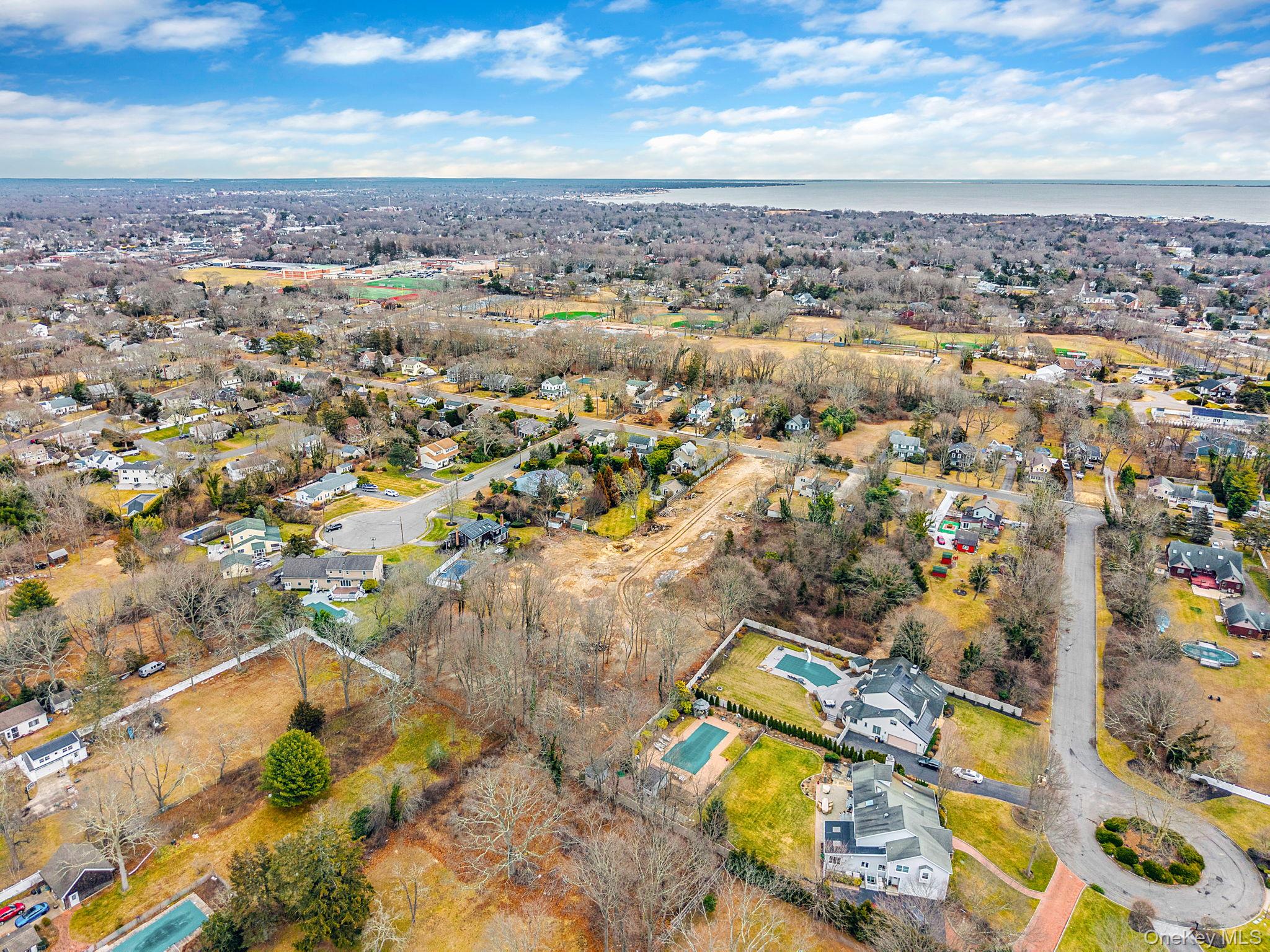 #11 photo, 92 Oakwood Avenue, सफ़ोक काउंटी Bayport , NY 11705