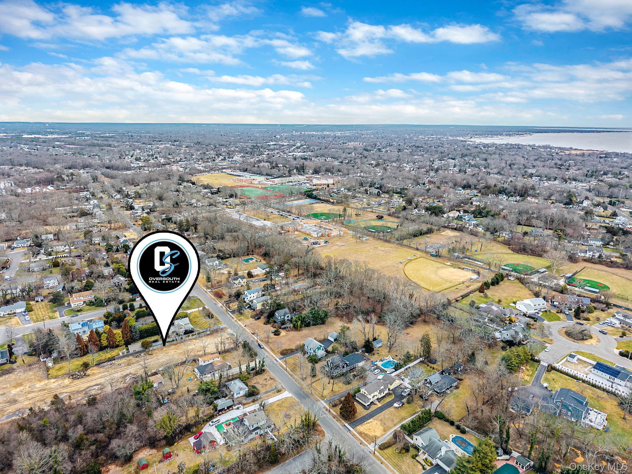 #14 photo, 92 Oakwood Avenue, सफ़ोक काउंटी Bayport , NY 11705