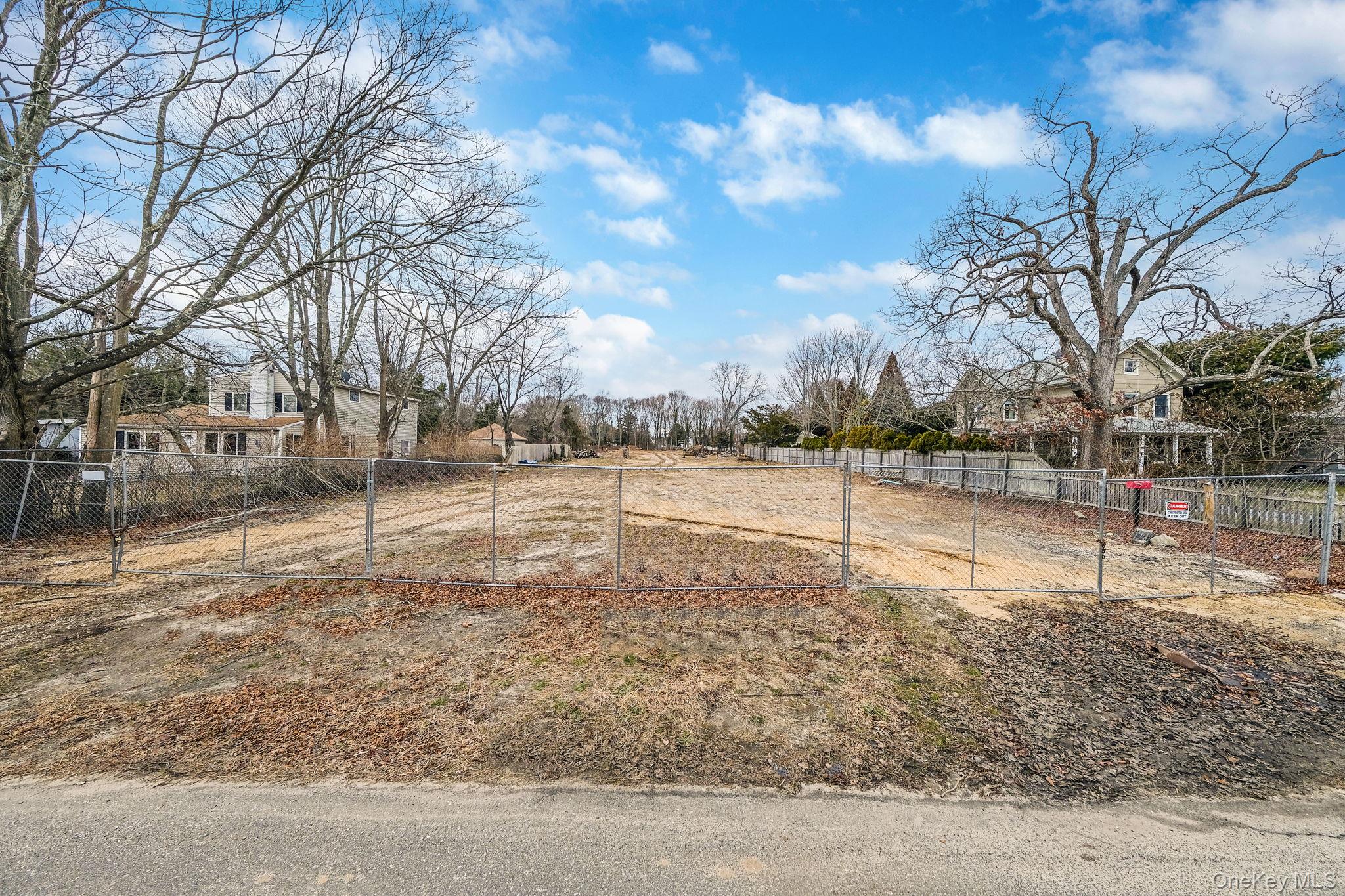 #2 photo, 92 Oakwood Avenue, सफ़ोक काउंटी Bayport , NY 11705