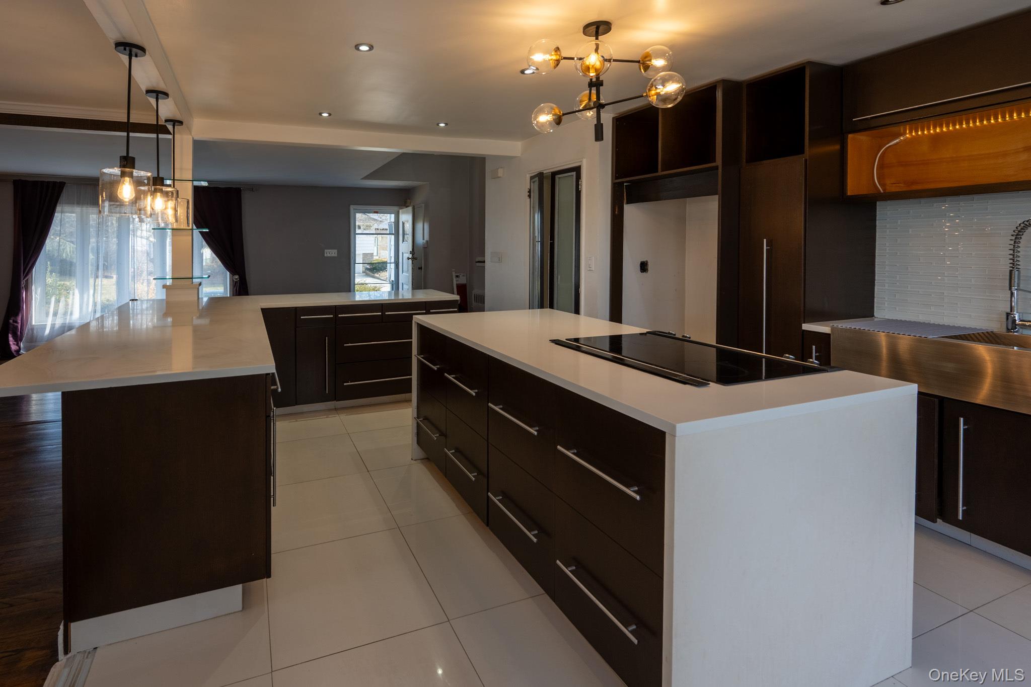 #8 photo, 21 Norton Drive, नासाउ काउंटी Roosevelt , NY 11575