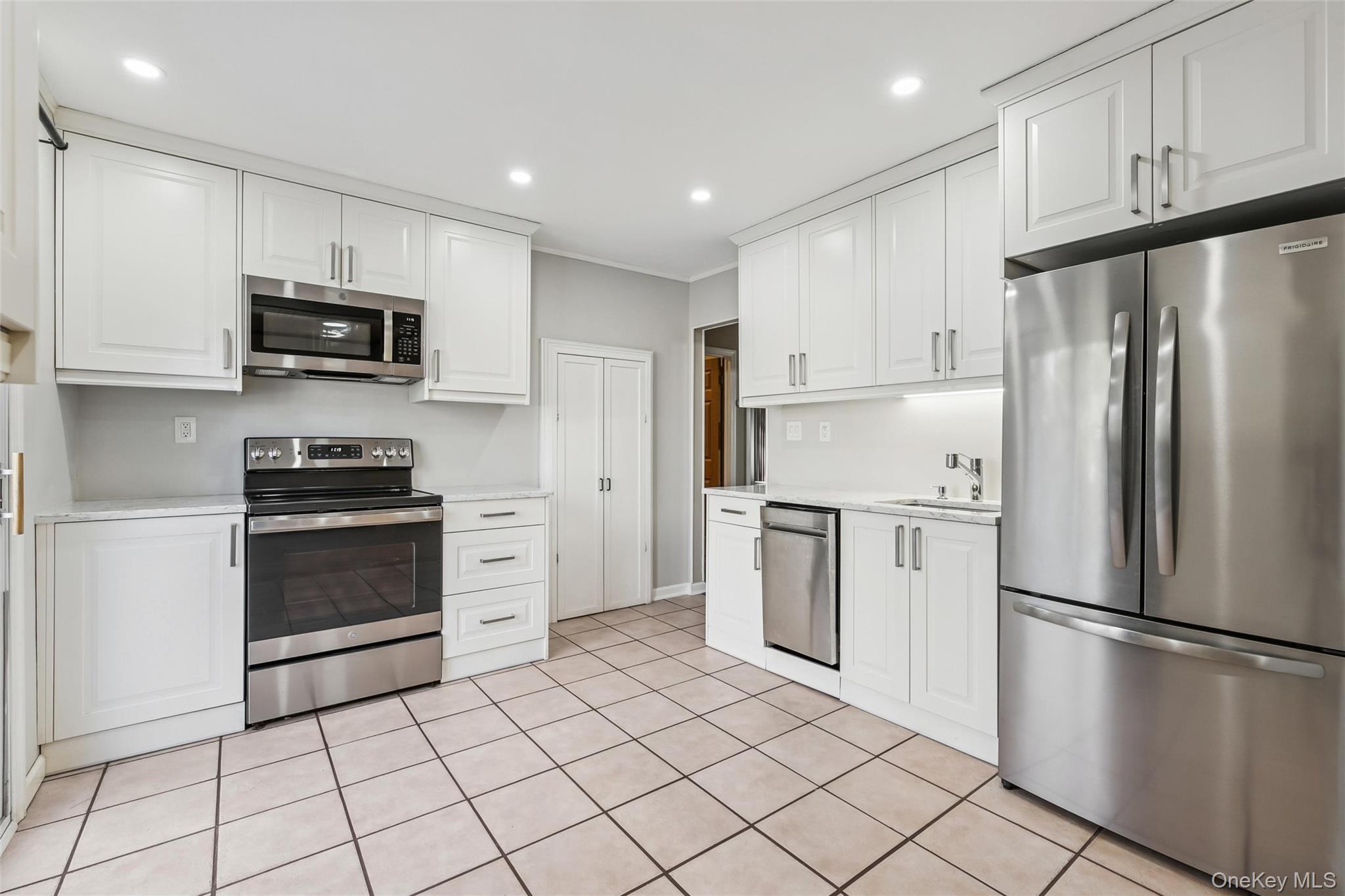 #3 photo, 5 Haiti Lane, Саффолк ‖ Coram , NY 11727