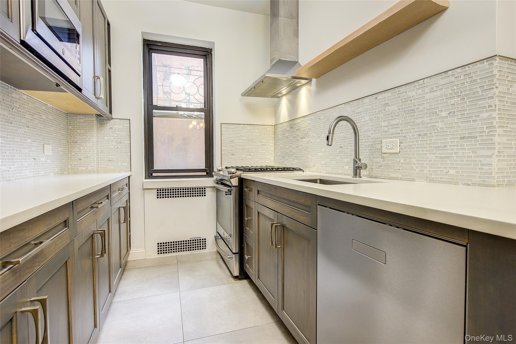 #7 photo, 67-76 Booth Street, Forest Hills , NY 11375