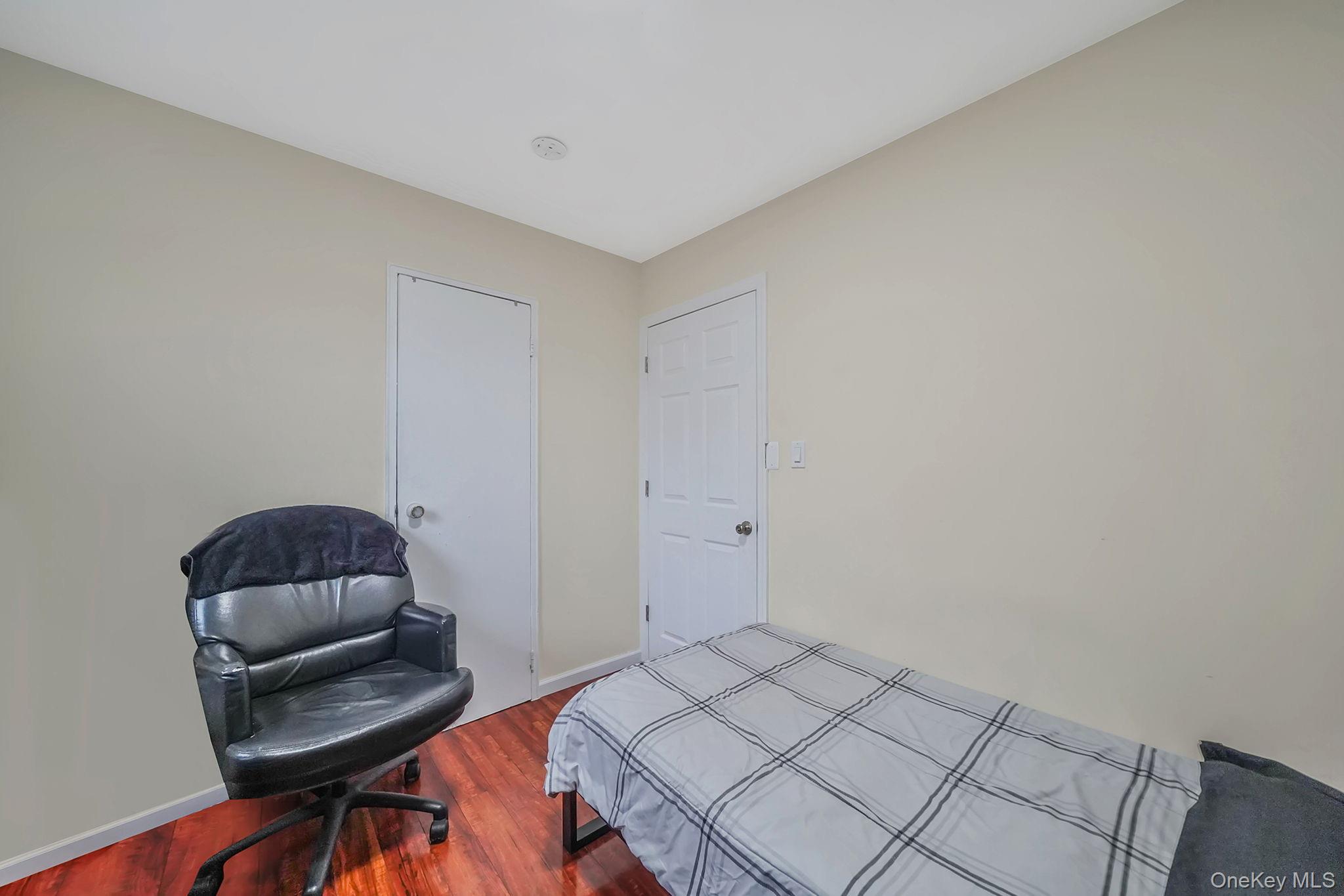 #19 photo, 260 Yale Street, Hempstead , NY 11550