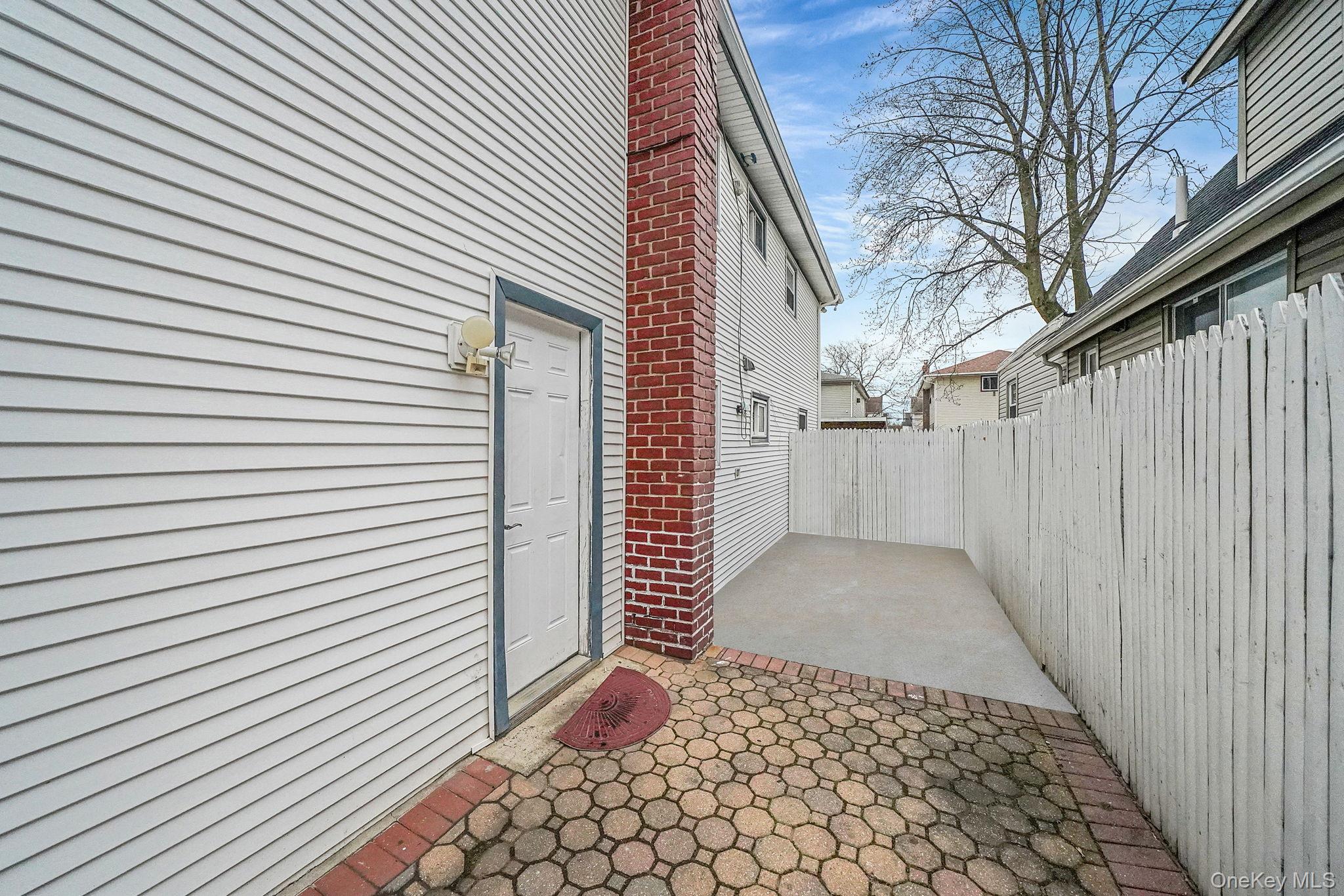 #4 photo, 260 Yale Street, Hempstead , NY 11550