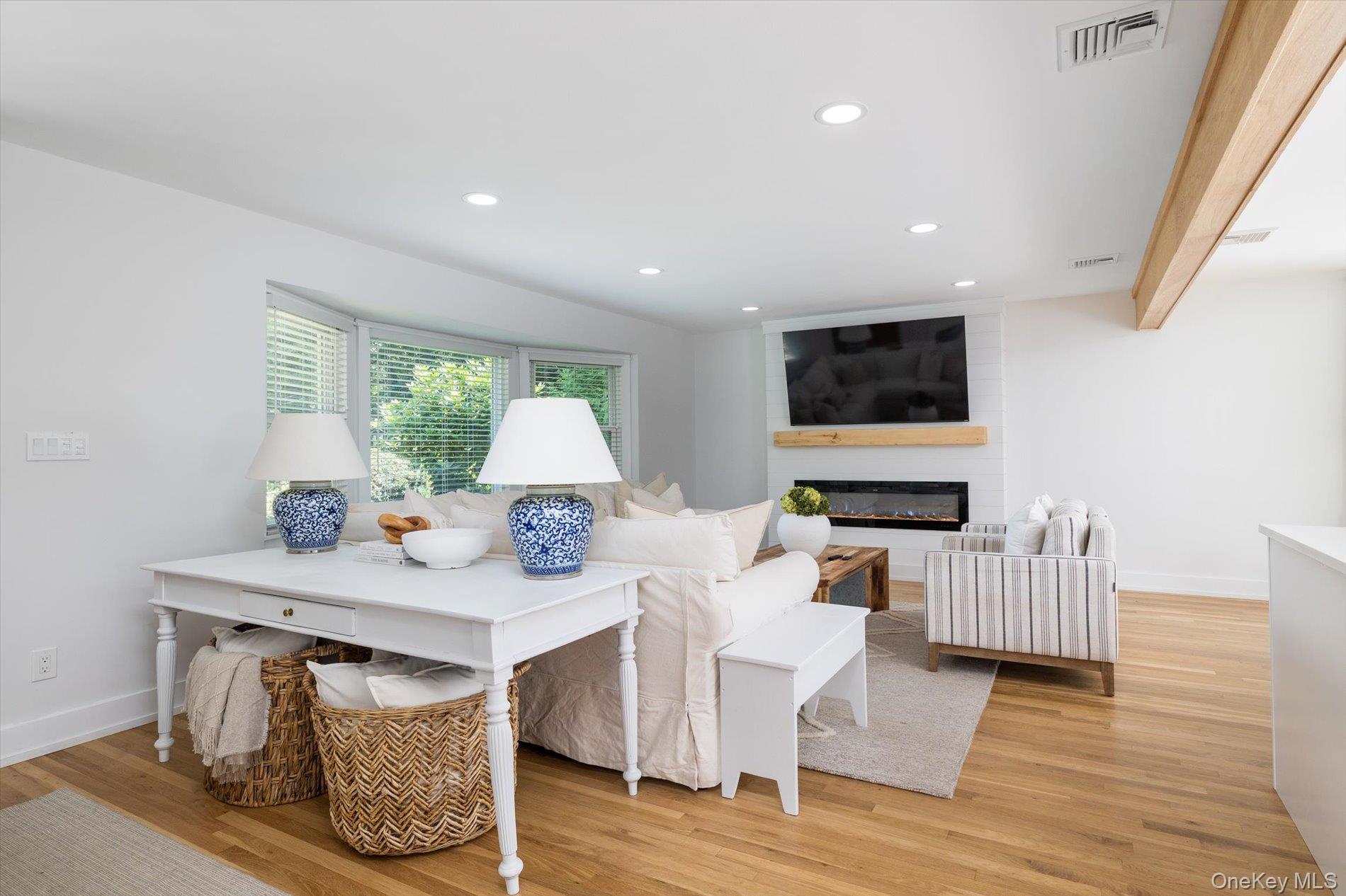 #5 photo, 2 Meadowlark Lane, सफ़ोक काउंटी Huntington , NY 11743