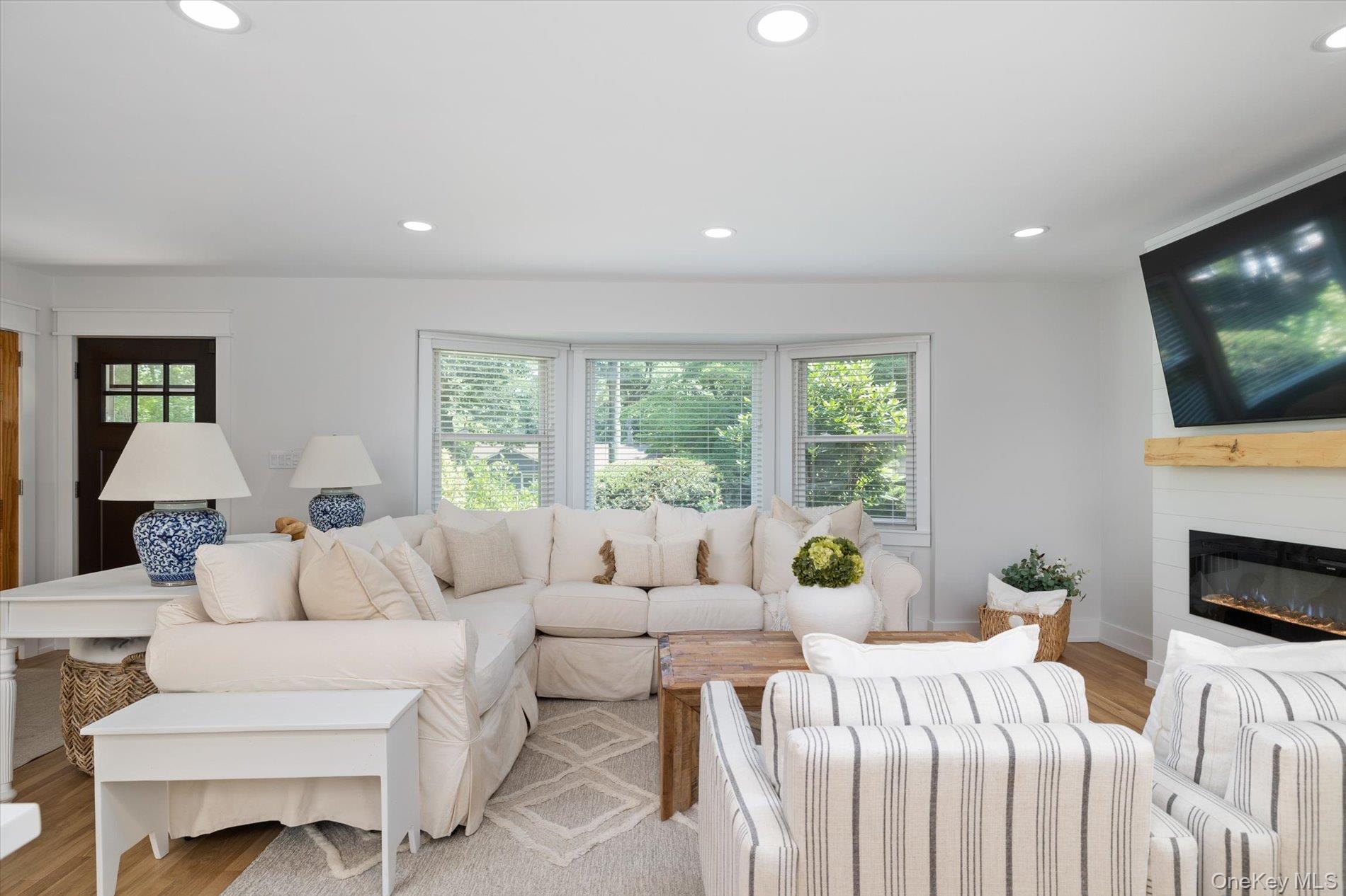 #6 photo, 2 Meadowlark Lane, सफ़ोक काउंटी Huntington , NY 11743