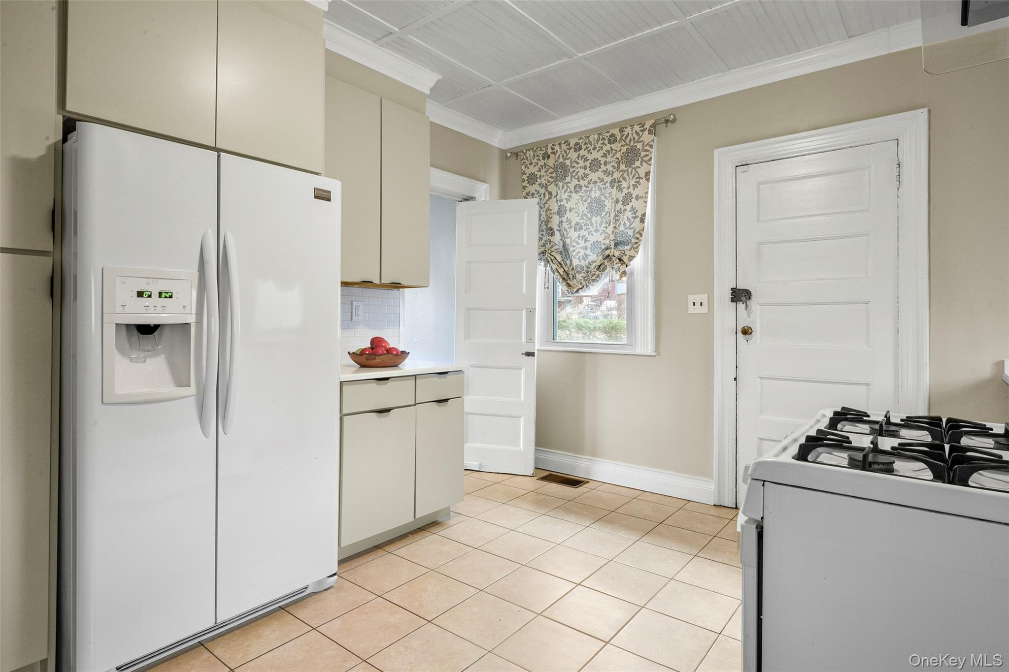 #14 photo, 8 The Serpentine, New Rochelle , NY 10801