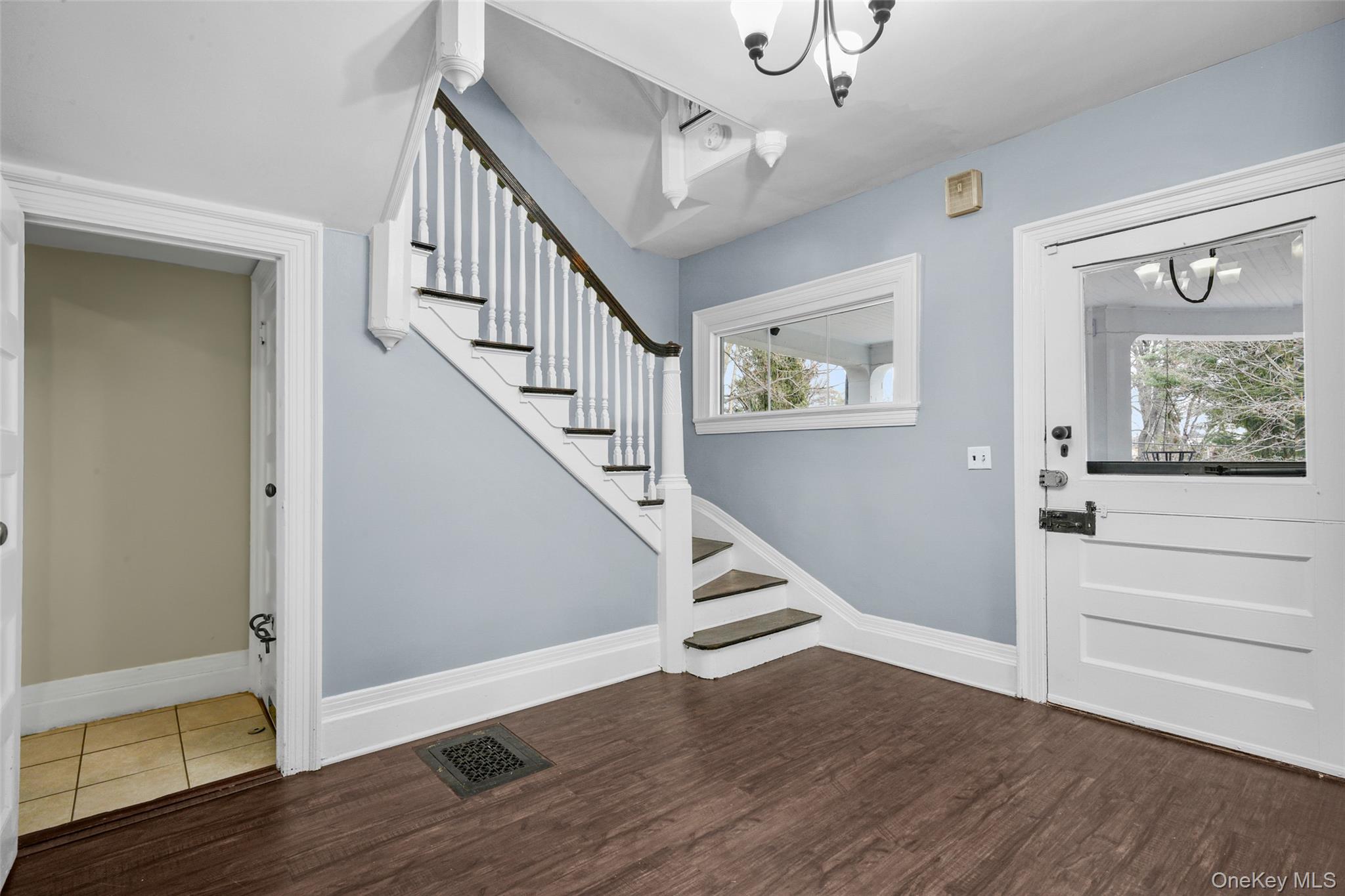 #9 photo, 8 The Serpentine, New Rochelle , NY 10801