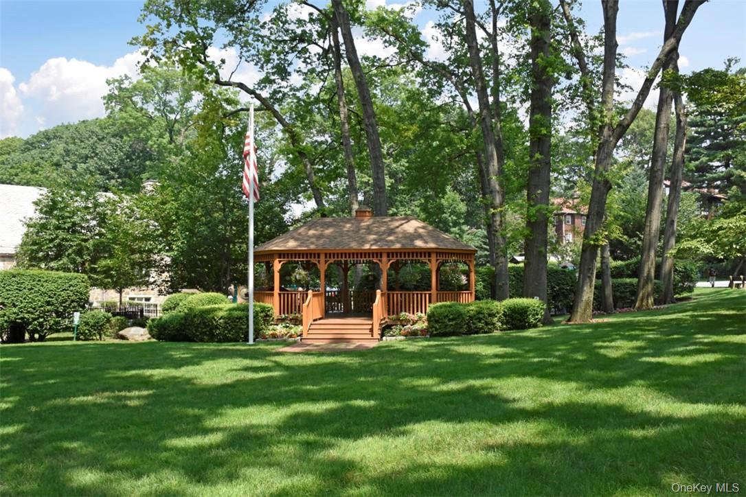 #9 photo, 139 Fifth Avenue, Pelham , NY 10803