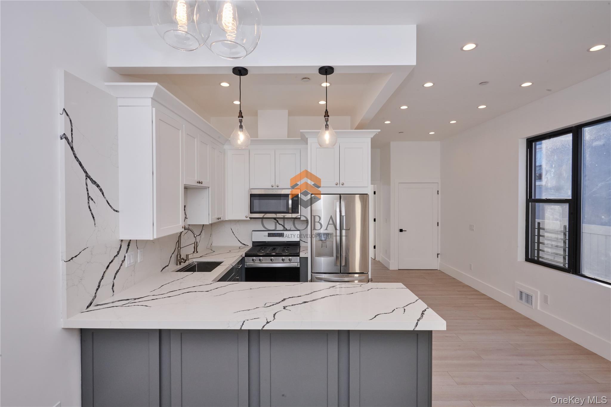 #10 photo, 953 Tilden Street, הברונקס Bronx , NY 10469