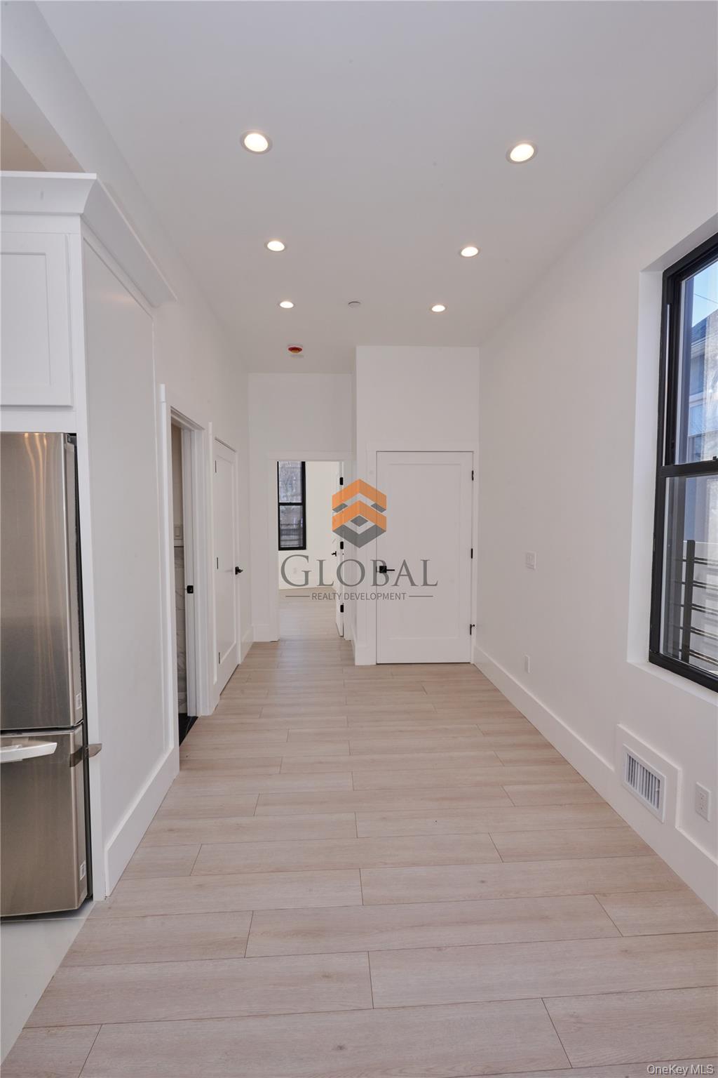 #13 photo, 953 Tilden Street, הברונקס Bronx , NY 10469