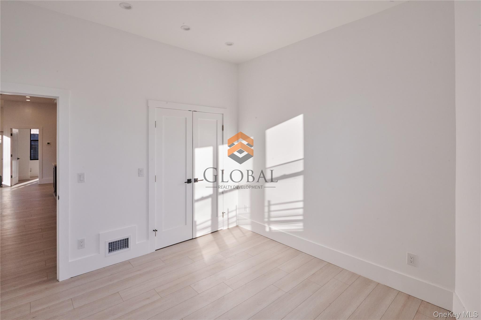 #19 photo, 953 Tilden Street, הברונקס Bronx , NY 10469