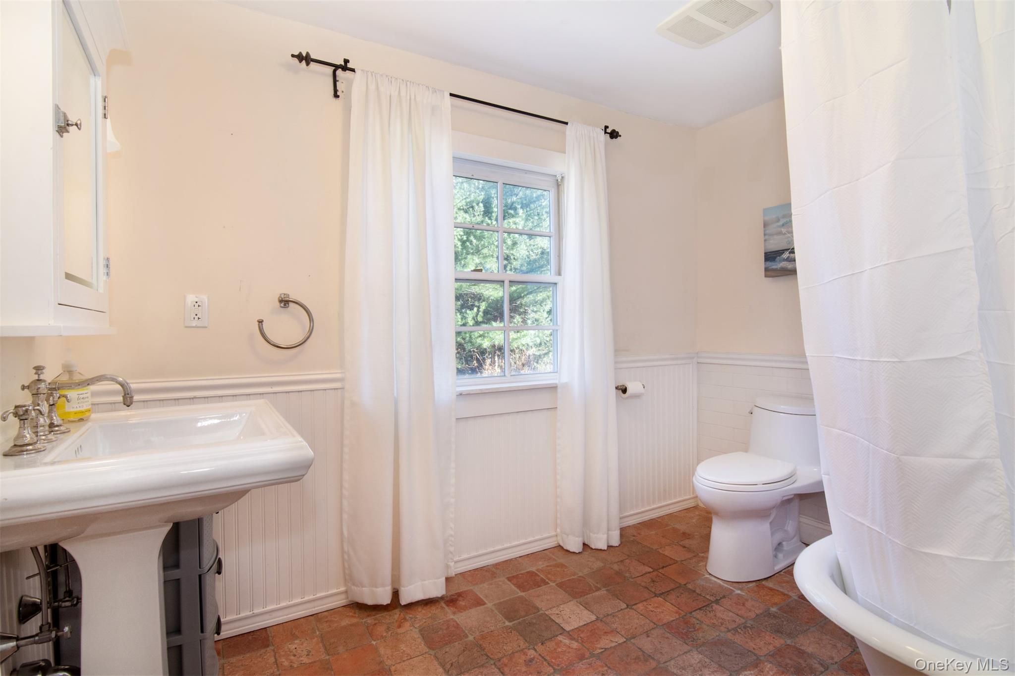 #17 photo, 414 Pelham Manor Road, 뉴욕주 Pelham , NY 10803