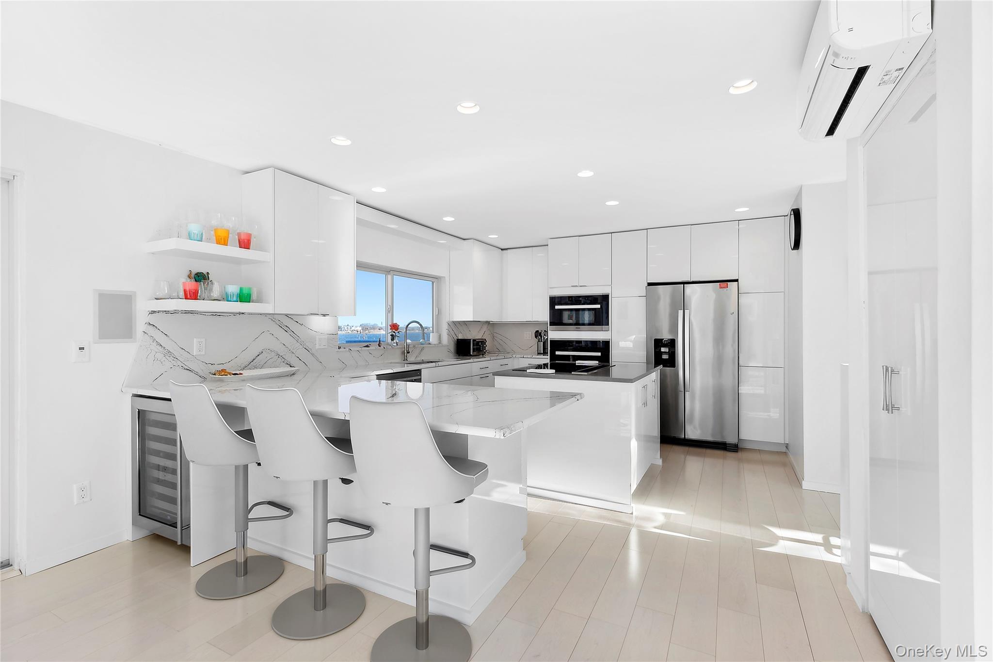 #7 photo, 32 Dune, מחוז סאפוק Westhampton Beach , NY 11978