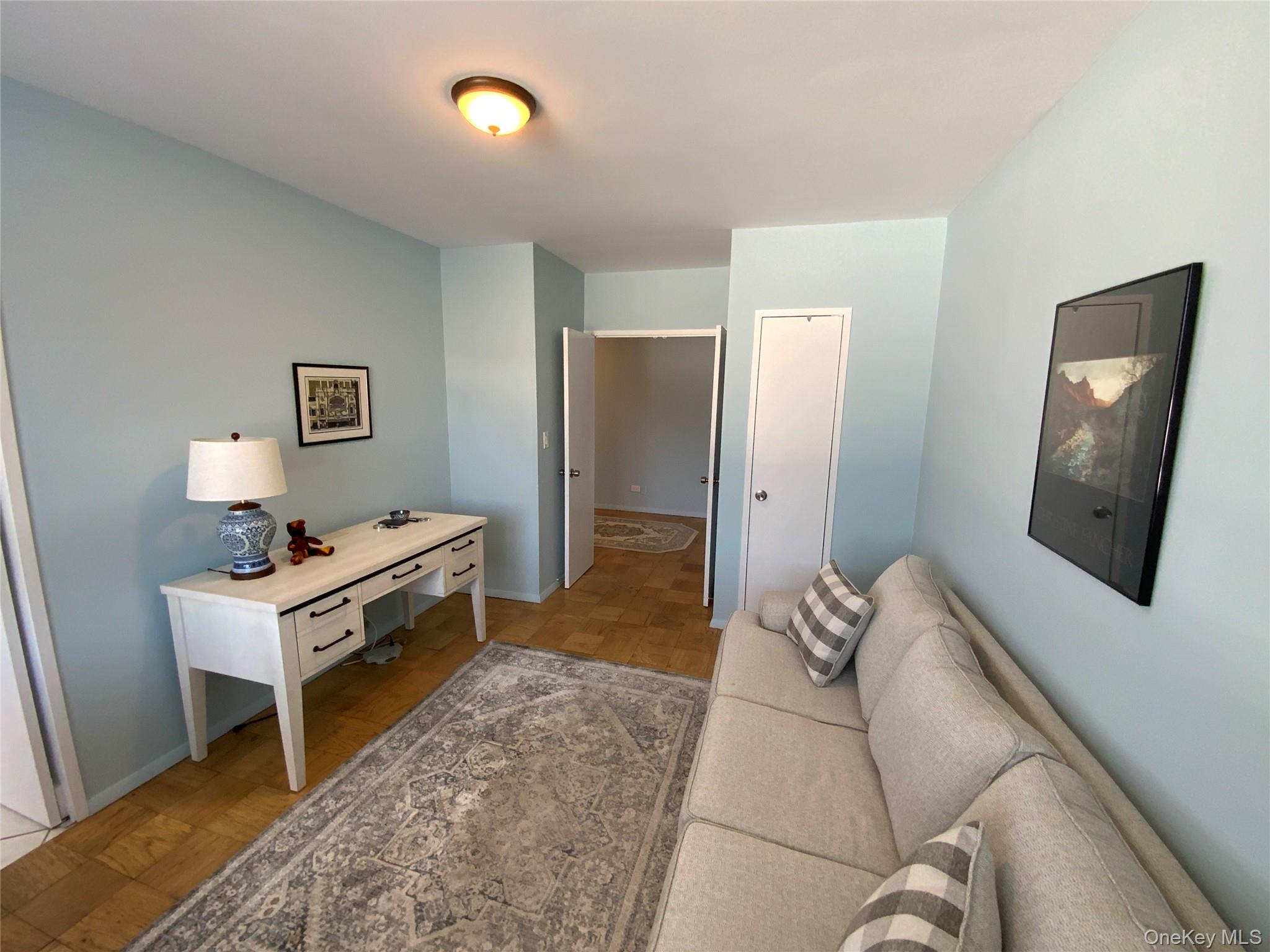 #10 photo, 27110 Grand Central Parkway, कुईंस Floral Park , NY 11005