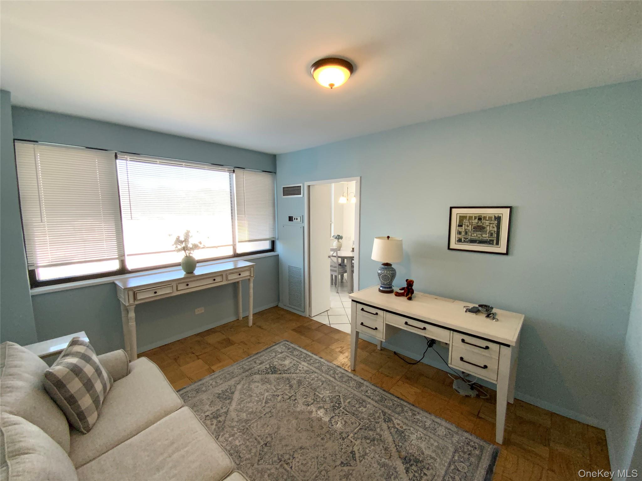 #11 photo, 27110 Grand Central Parkway, कुईंस Floral Park , NY 11005