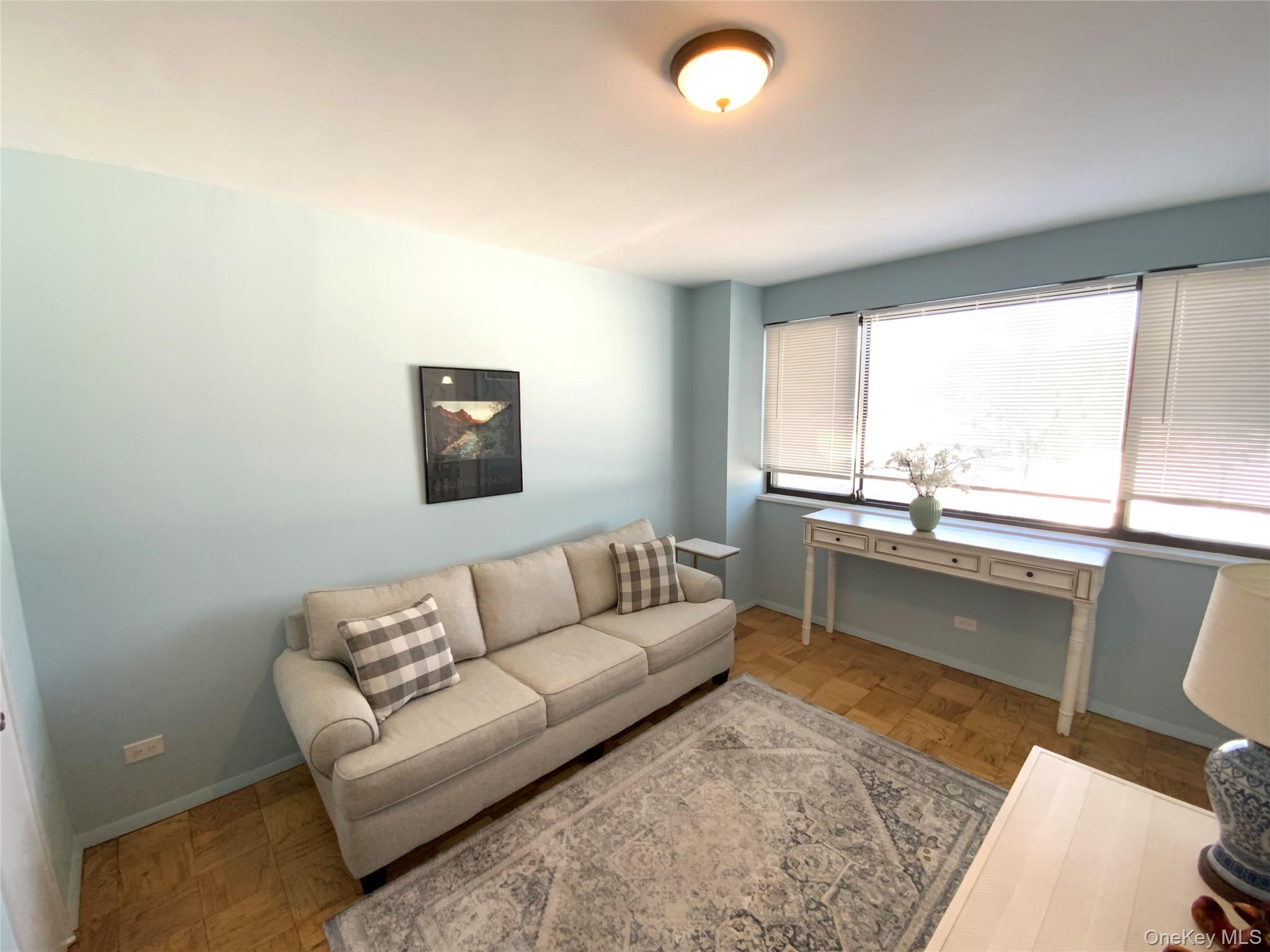 #13 photo, 27110 Grand Central Parkway, कुईंस Floral Park , NY 11005